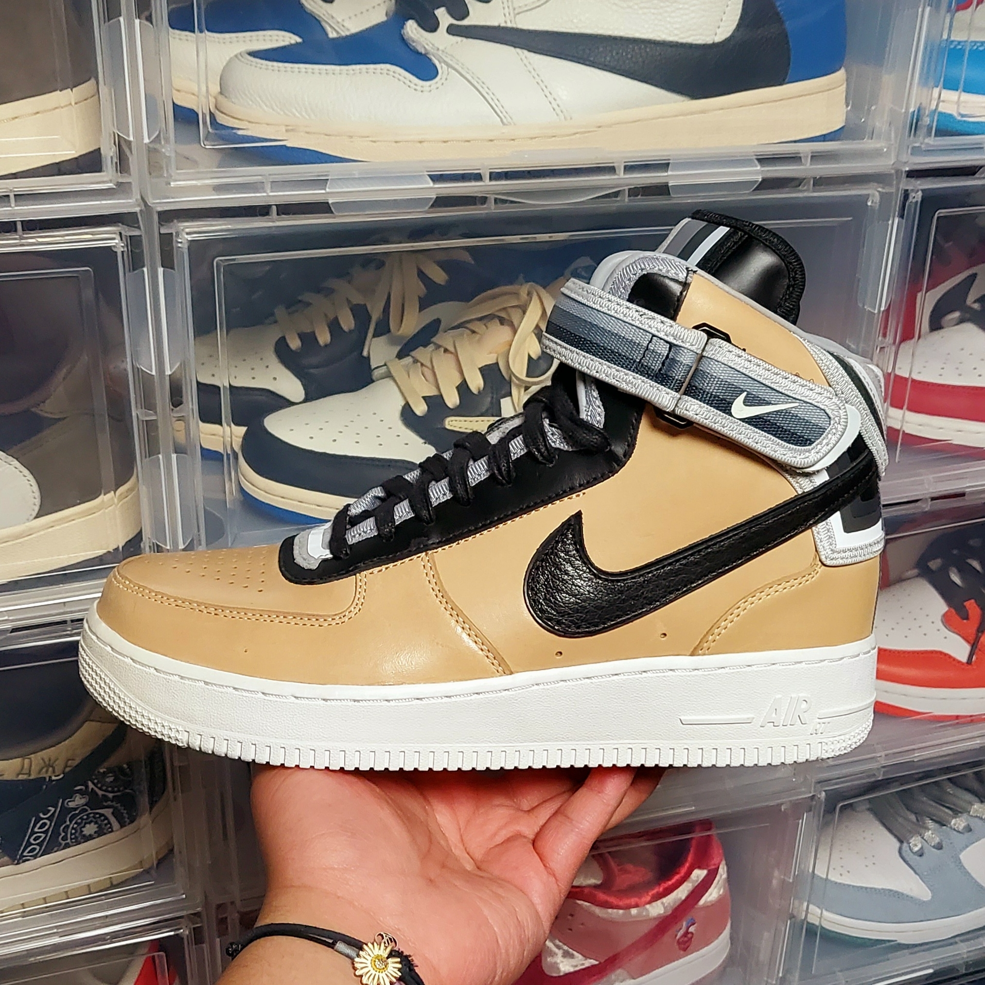 Nike x Riccardo Tisci Air Force 1 Mid Tan 착용 스타일 - 3