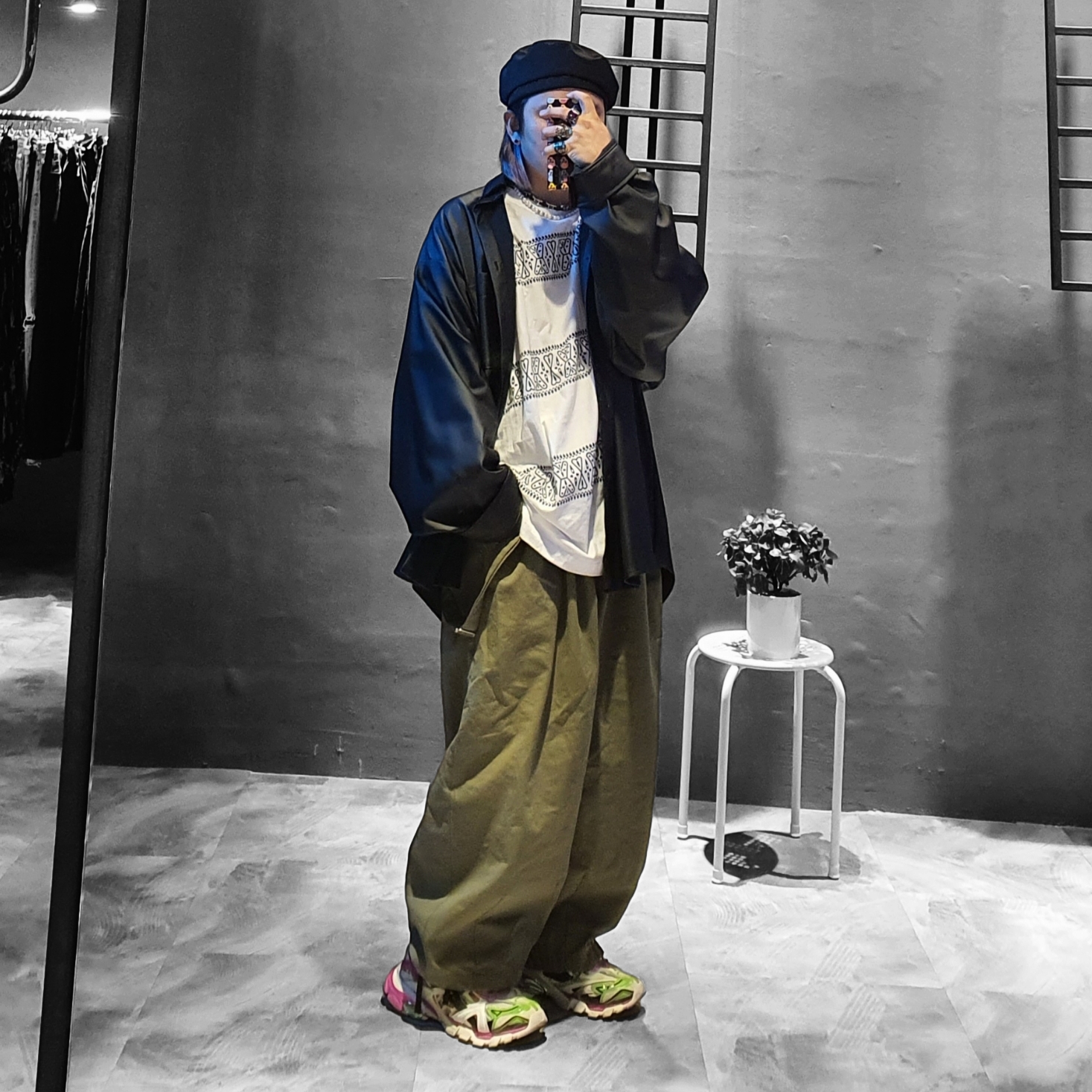 Balenciaga Track.2 Sneakers White Green Pink 착용 스타일 - 5