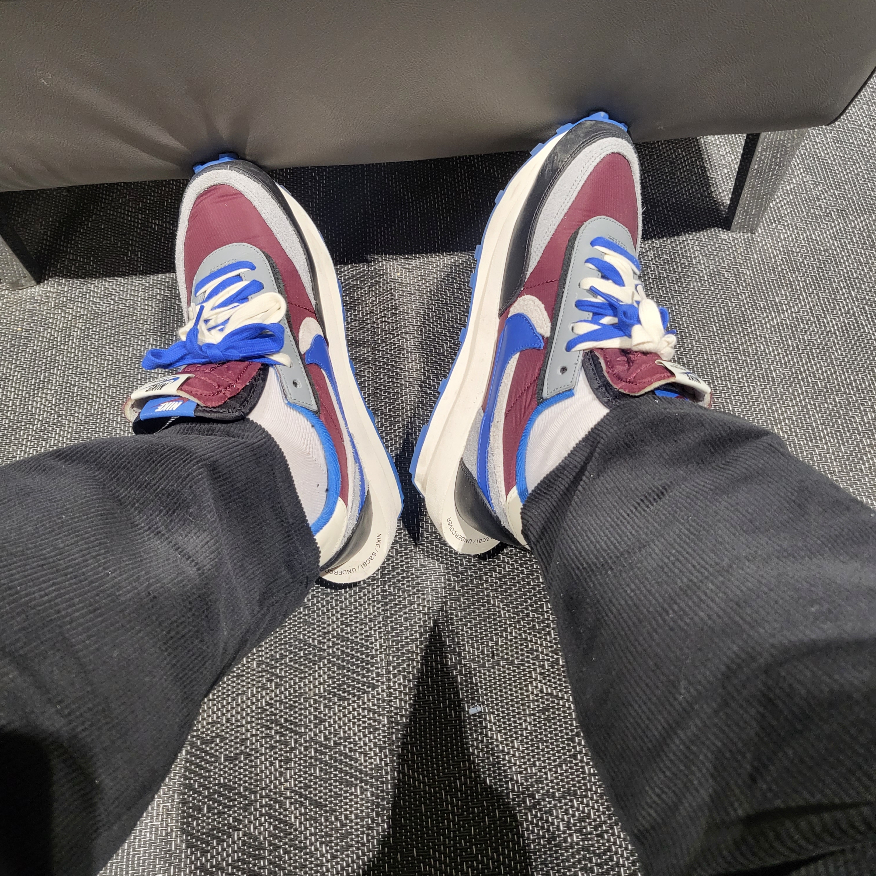 Nike x Sacai x Undercover LDWaffle Night Maroon Team Royal 착용 스타일