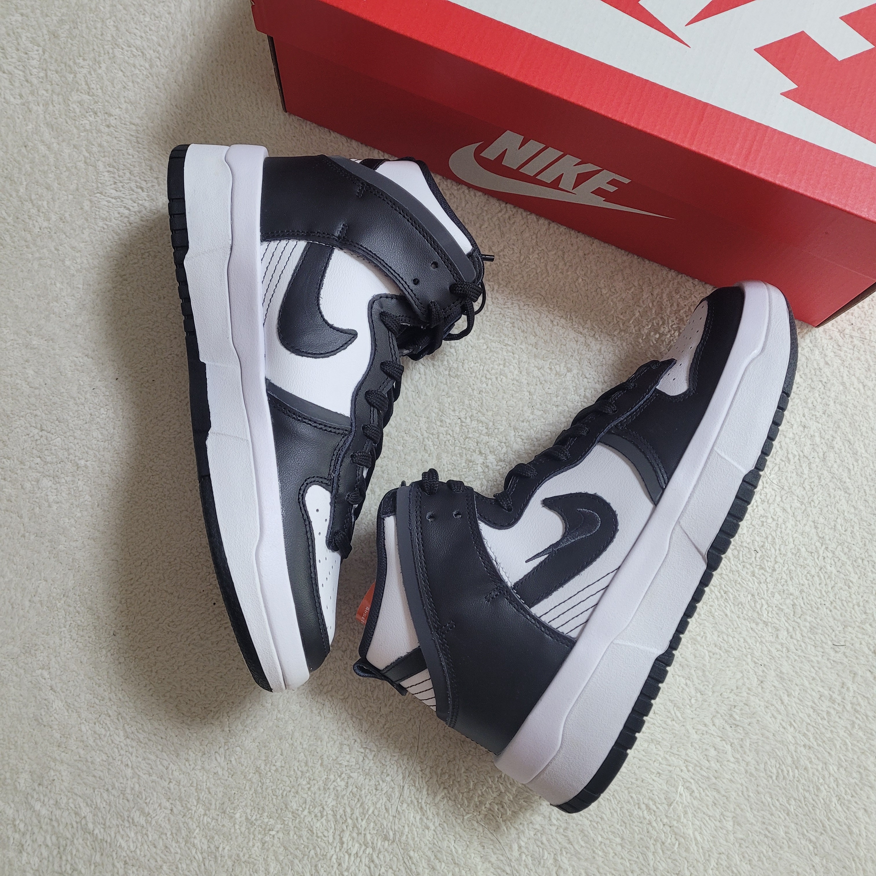 (W) Nike Dunk High Up Black and White 착용 스타일