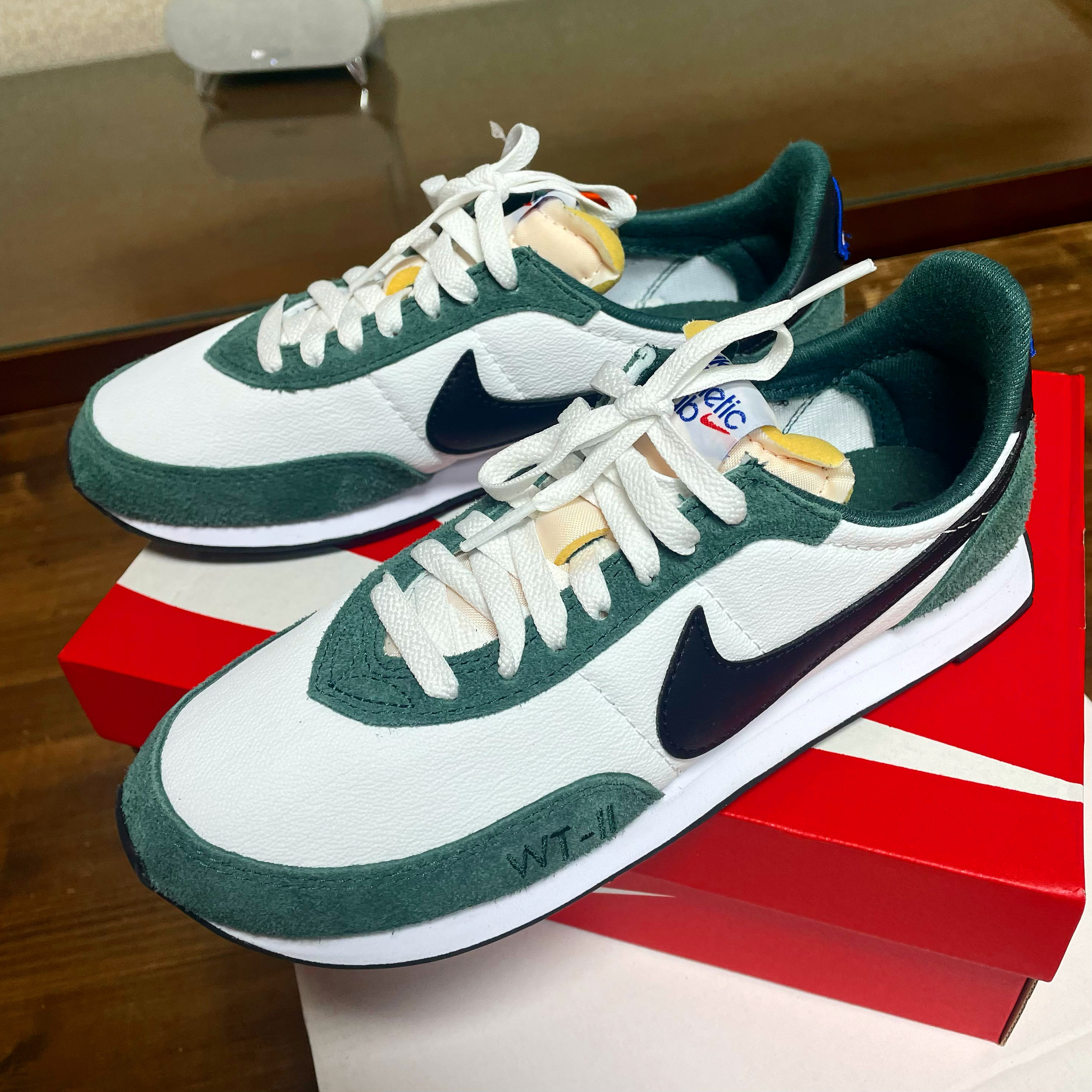 Nike Waffle Trainer 2 White Pro Green 착용 스타일