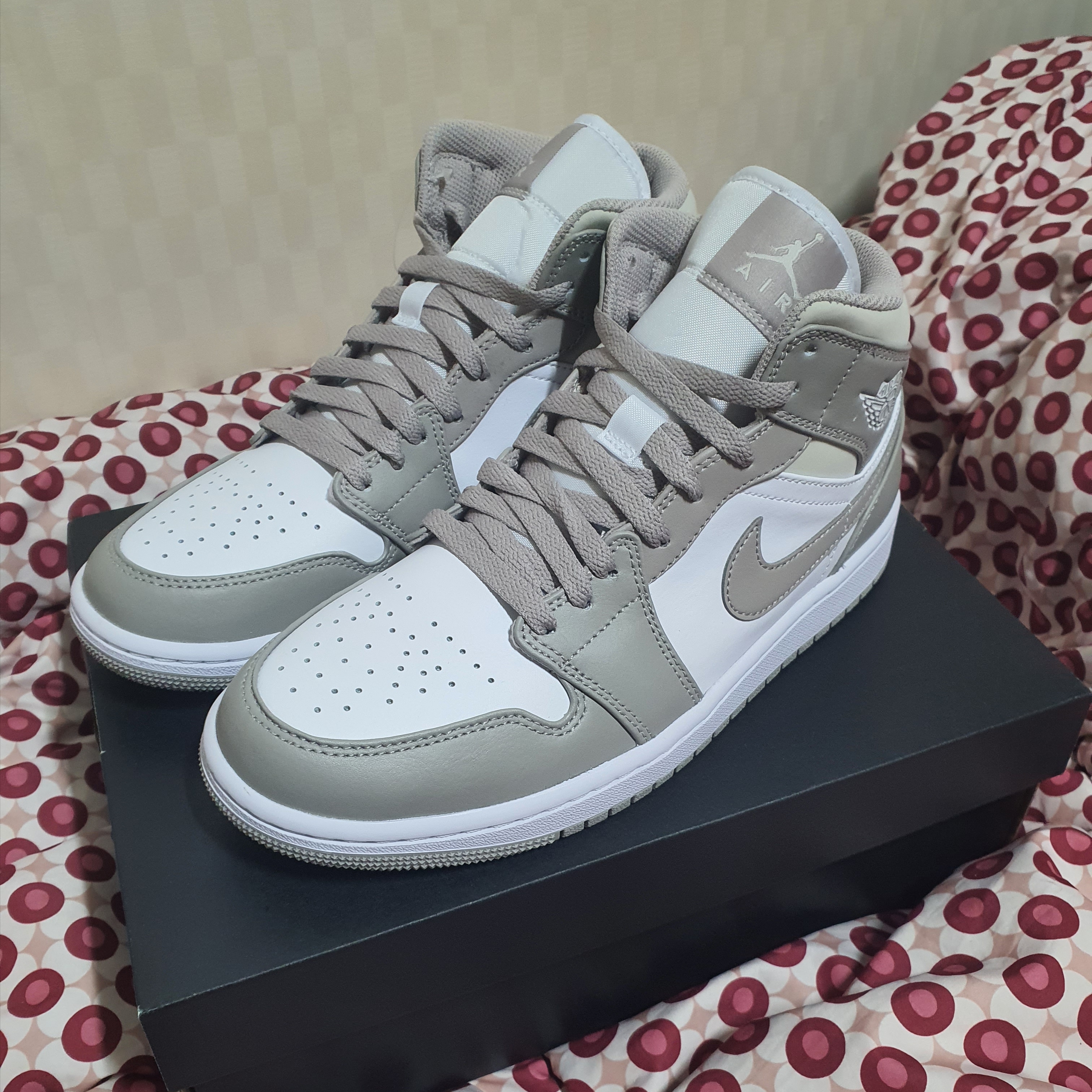 Jordan 1 Mid College Grey 착용 스타일