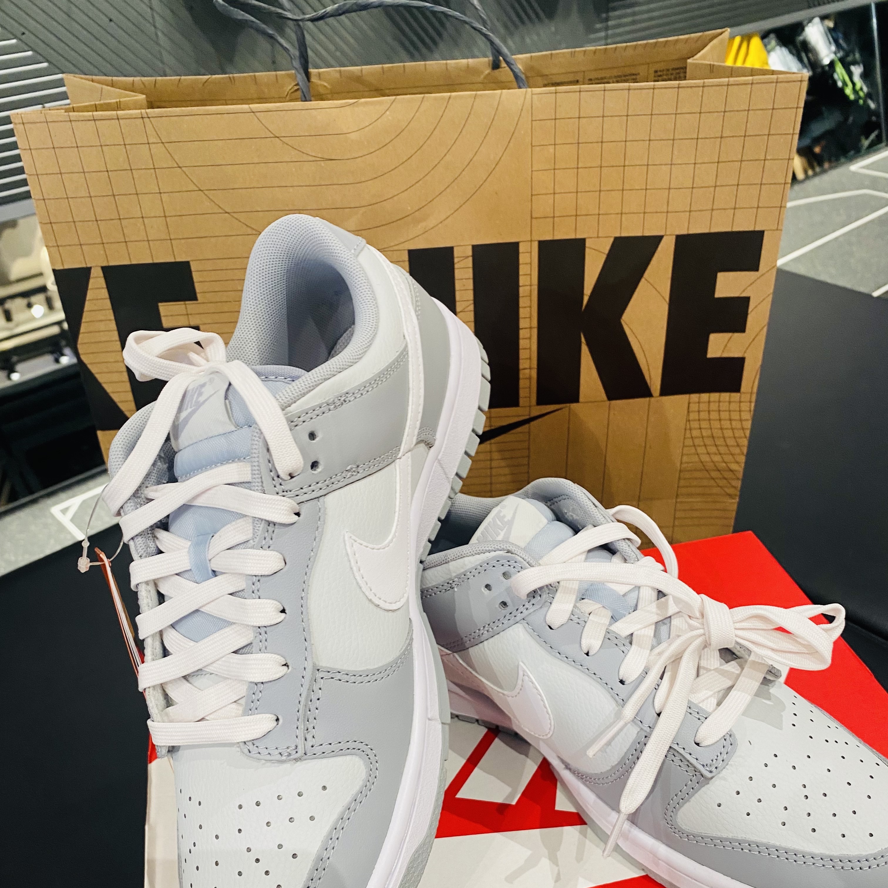 Nike Dunk Low Retro Wolf Grey 착용 스타일 - 2