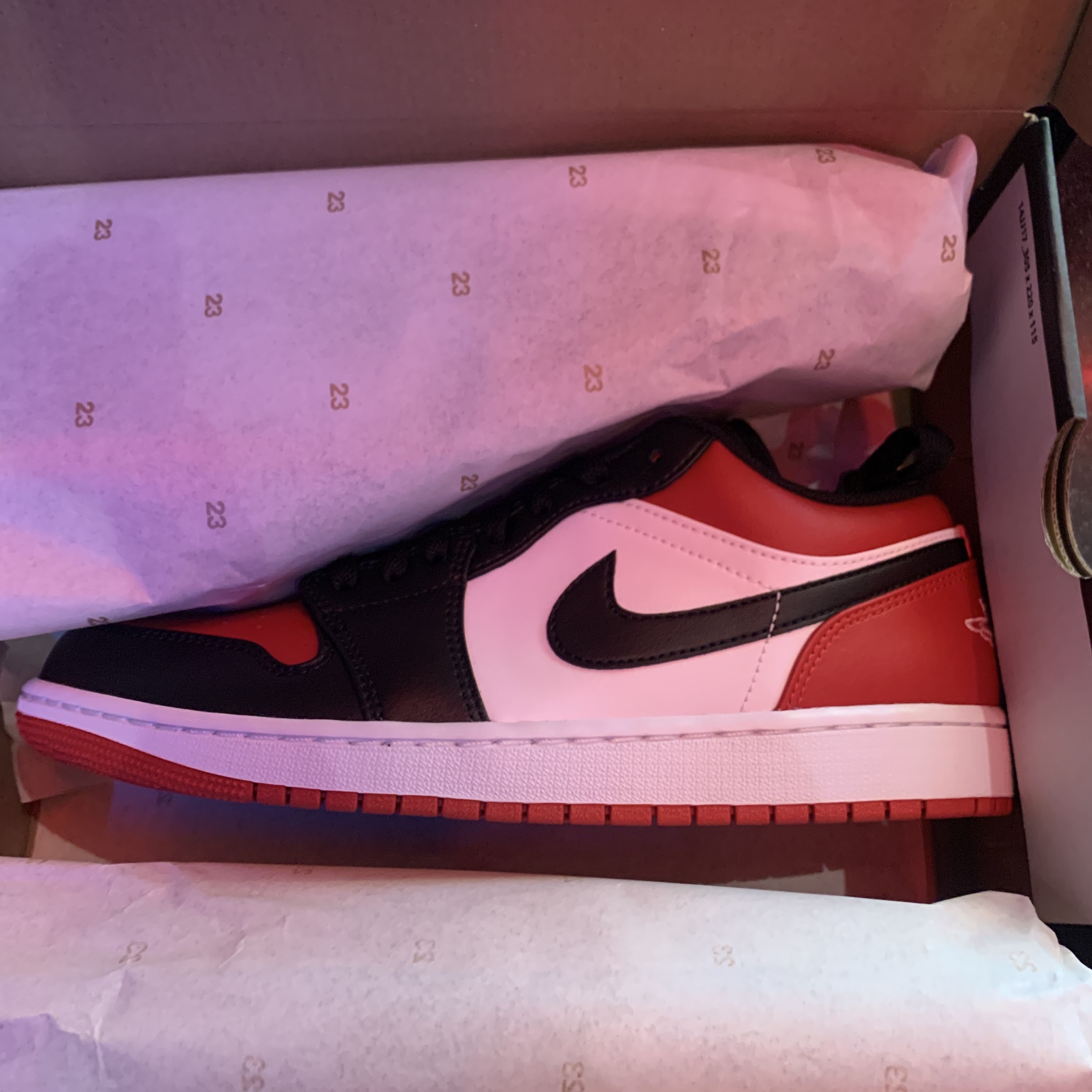 Jordan 1 Low Bred Toe 착용 스타일 - 2