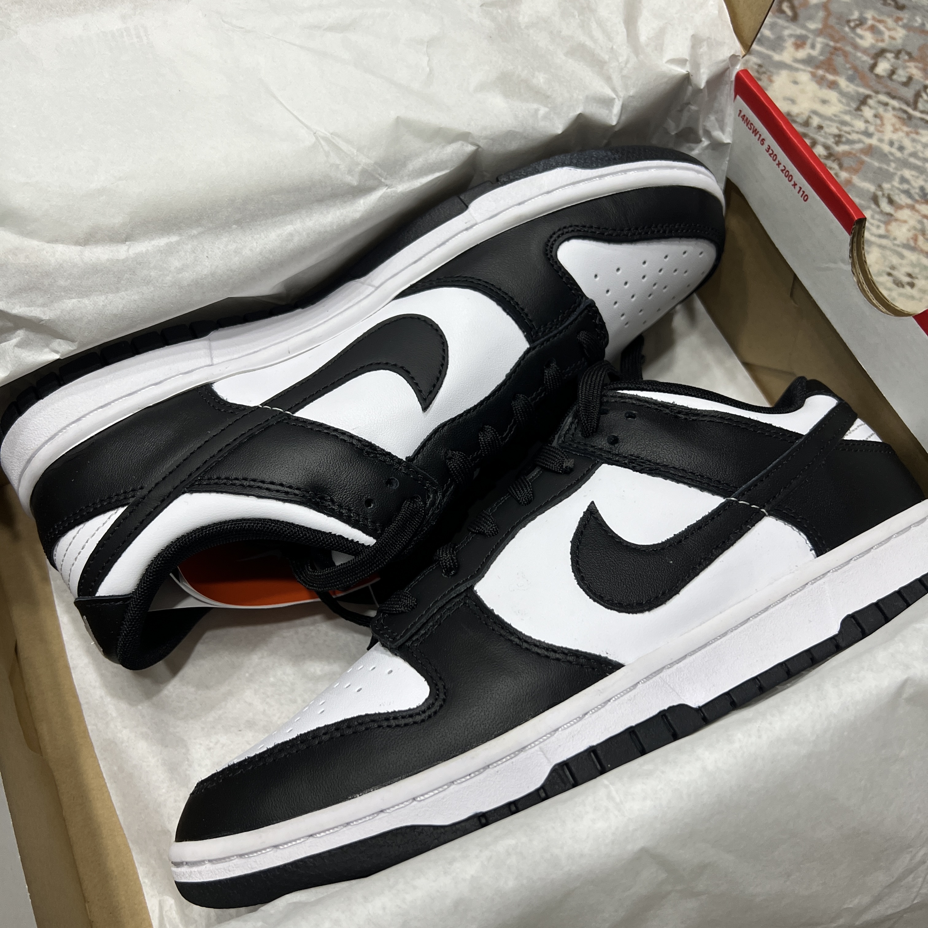 Nike Dunk Low Retro Black 착용 스타일 - 2
