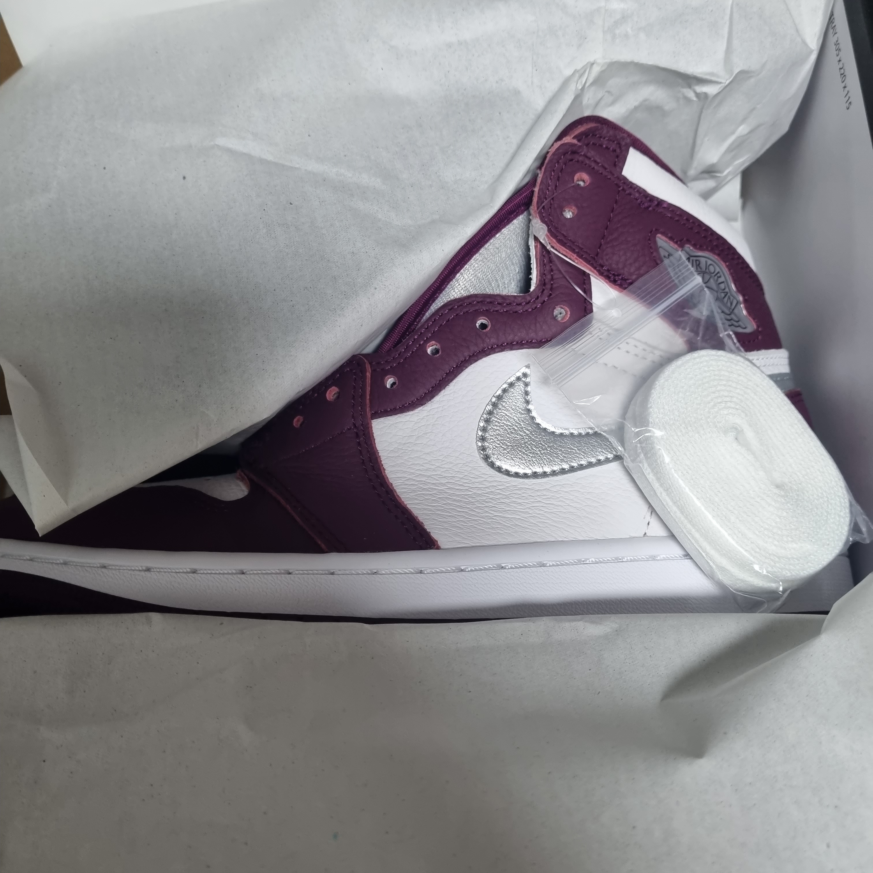 Jordan 1 Retro High OG Bordeaux 착용 스타일