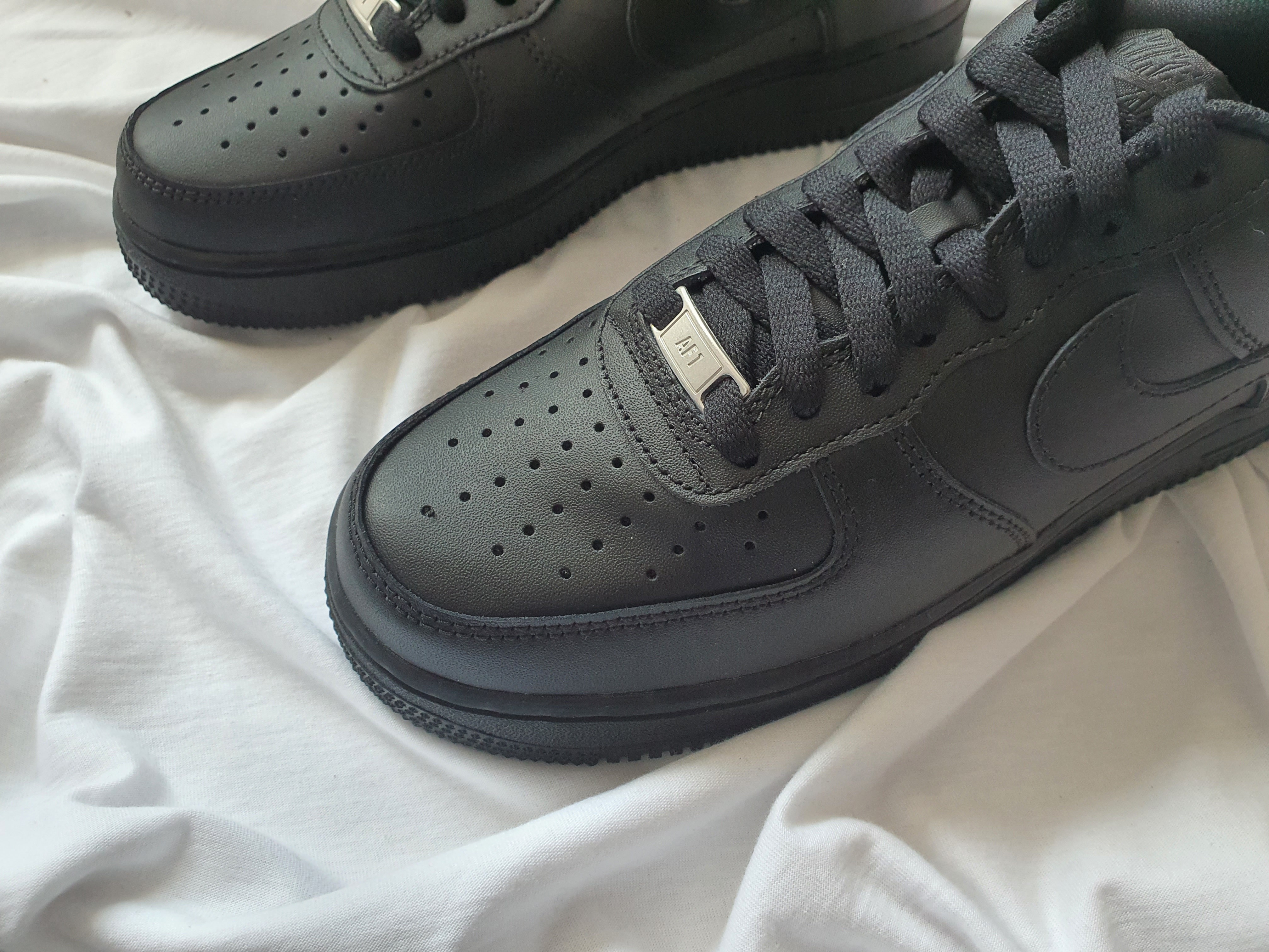 Nike Air Force 1 '07 Low Triple Black, (W) Nike Air Force 1 '07 Low Triple Black 착용 스타일 - 1