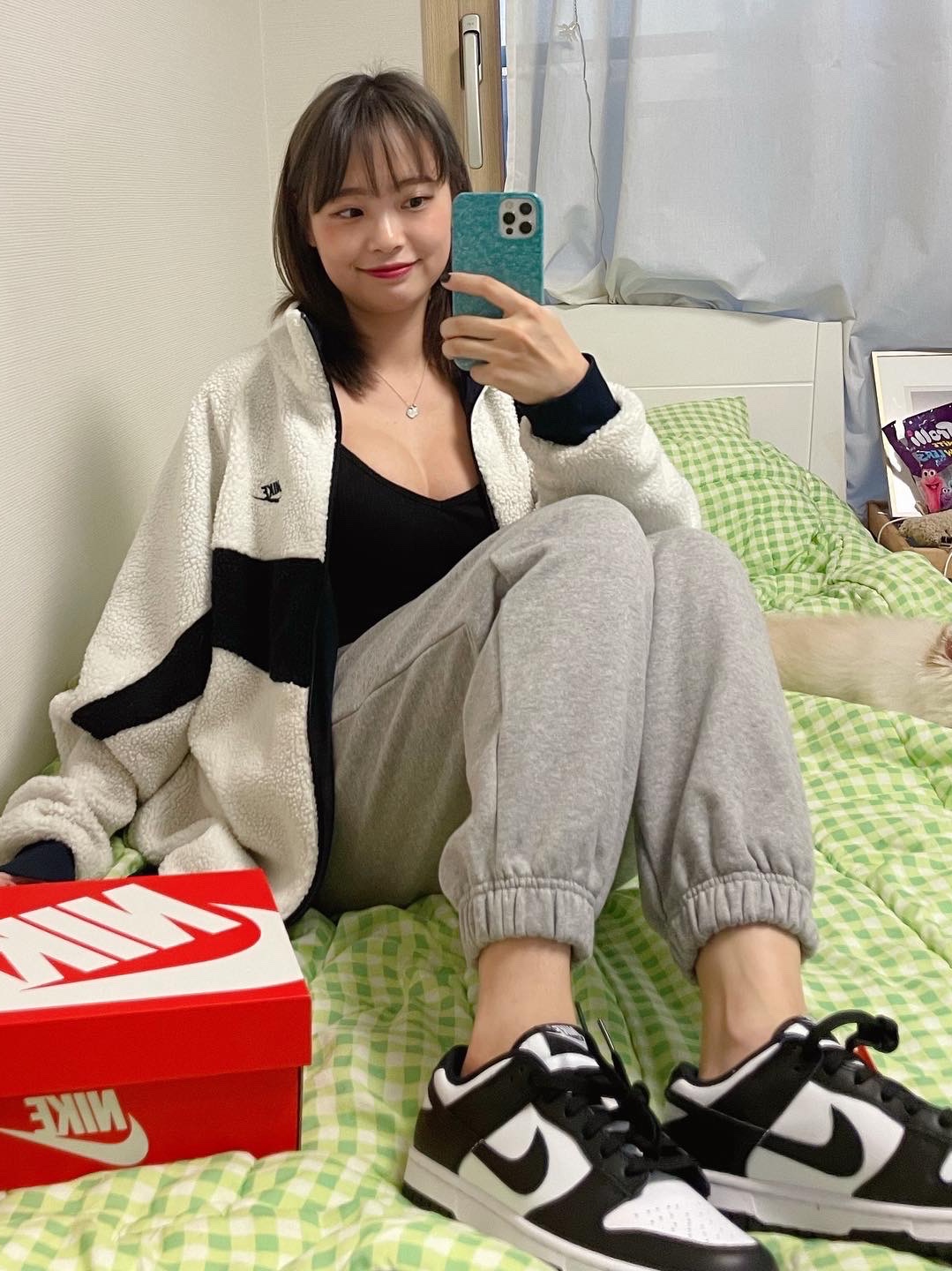 (W) Nike Dunk Low Black, Nike Dunk Low Retro Black 착용 스타일 - 2