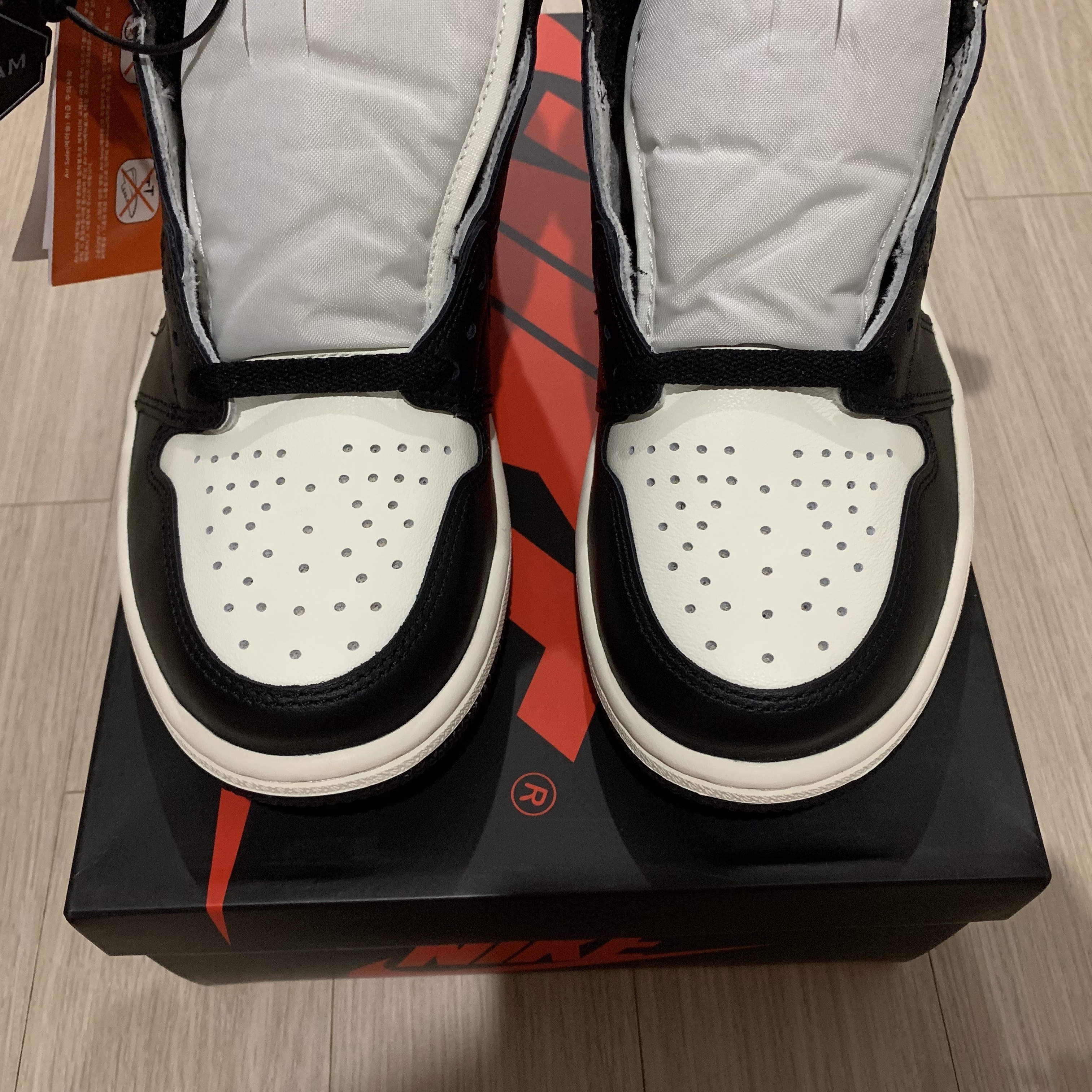 Jordan 1 Retro High OG Black Mocha 착용 스타일 - 2