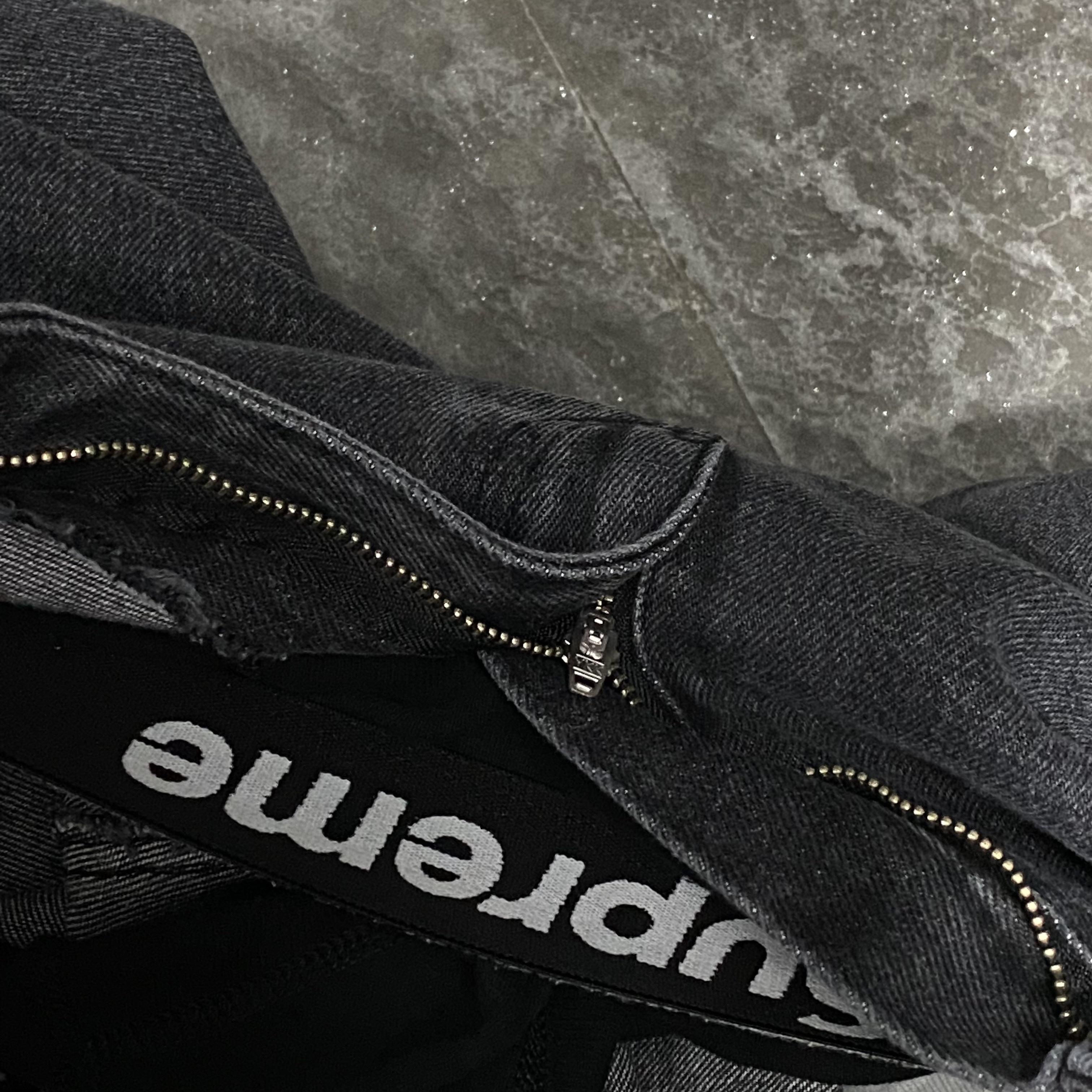 Nike x Supreme Air Force 1 Low Black, Supreme Hanes Boxer Briefs Black (4 Pack) 착용 스타일 - 2