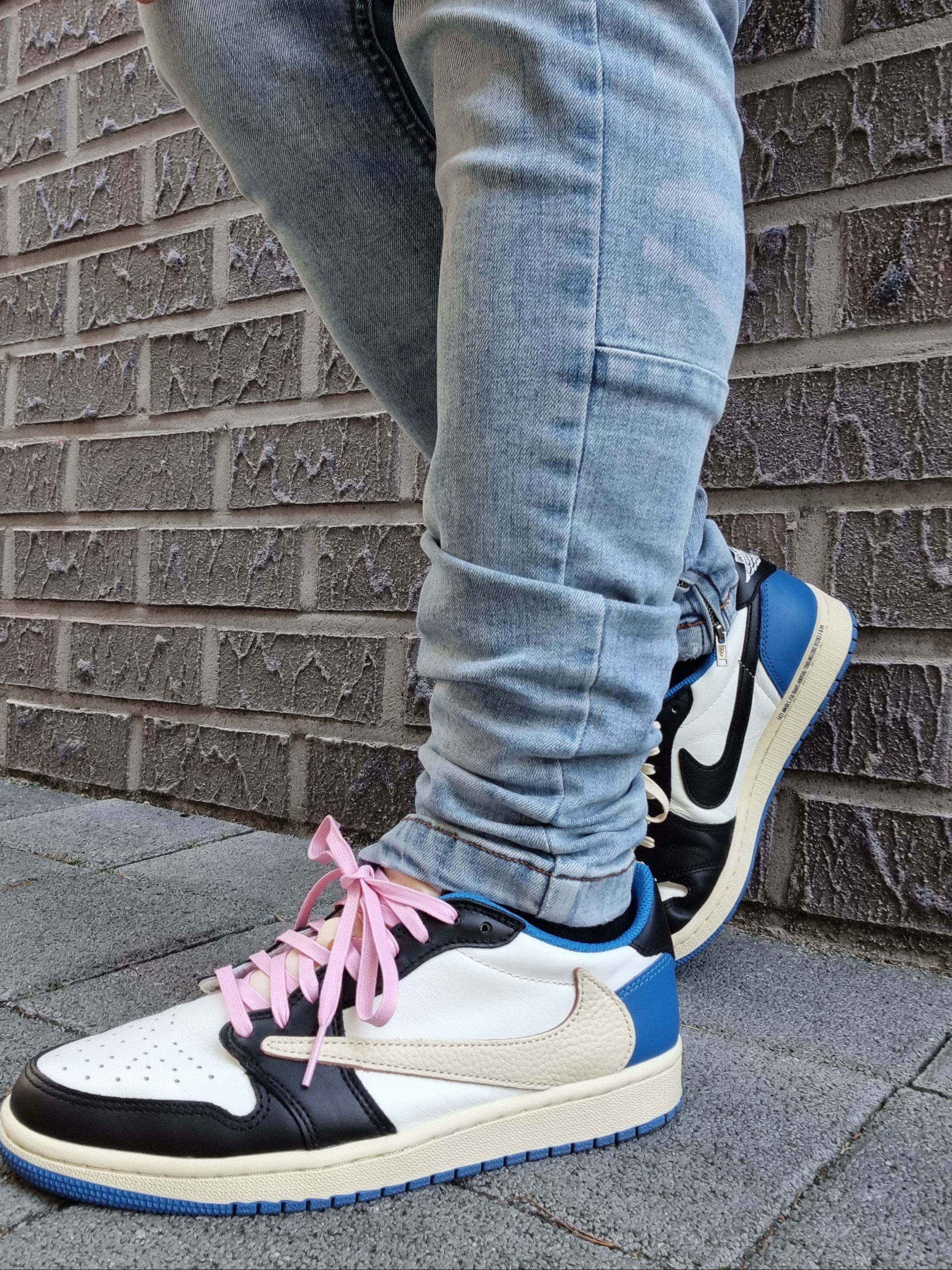 Jordan 1 x Travis Scott x Fragment Retro Low OG SP Military Blue 착용 스타일 - 1