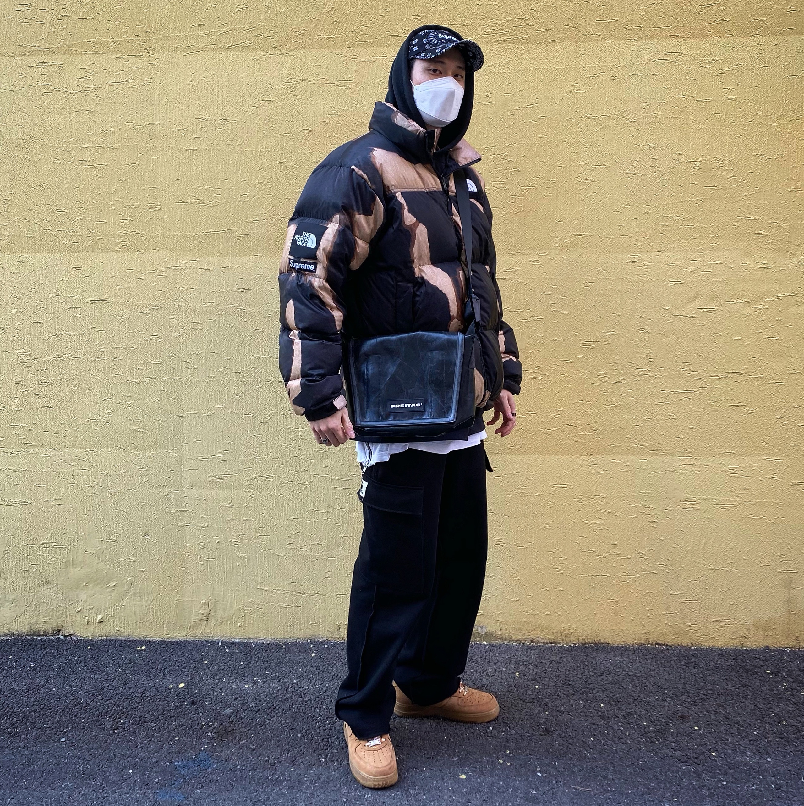 Supreme x The North Face Bleached Denim Print Nuptse Jacket Black - 21FW, Supreme Bandana Camp Cap Black - 21SS 착용 스타일