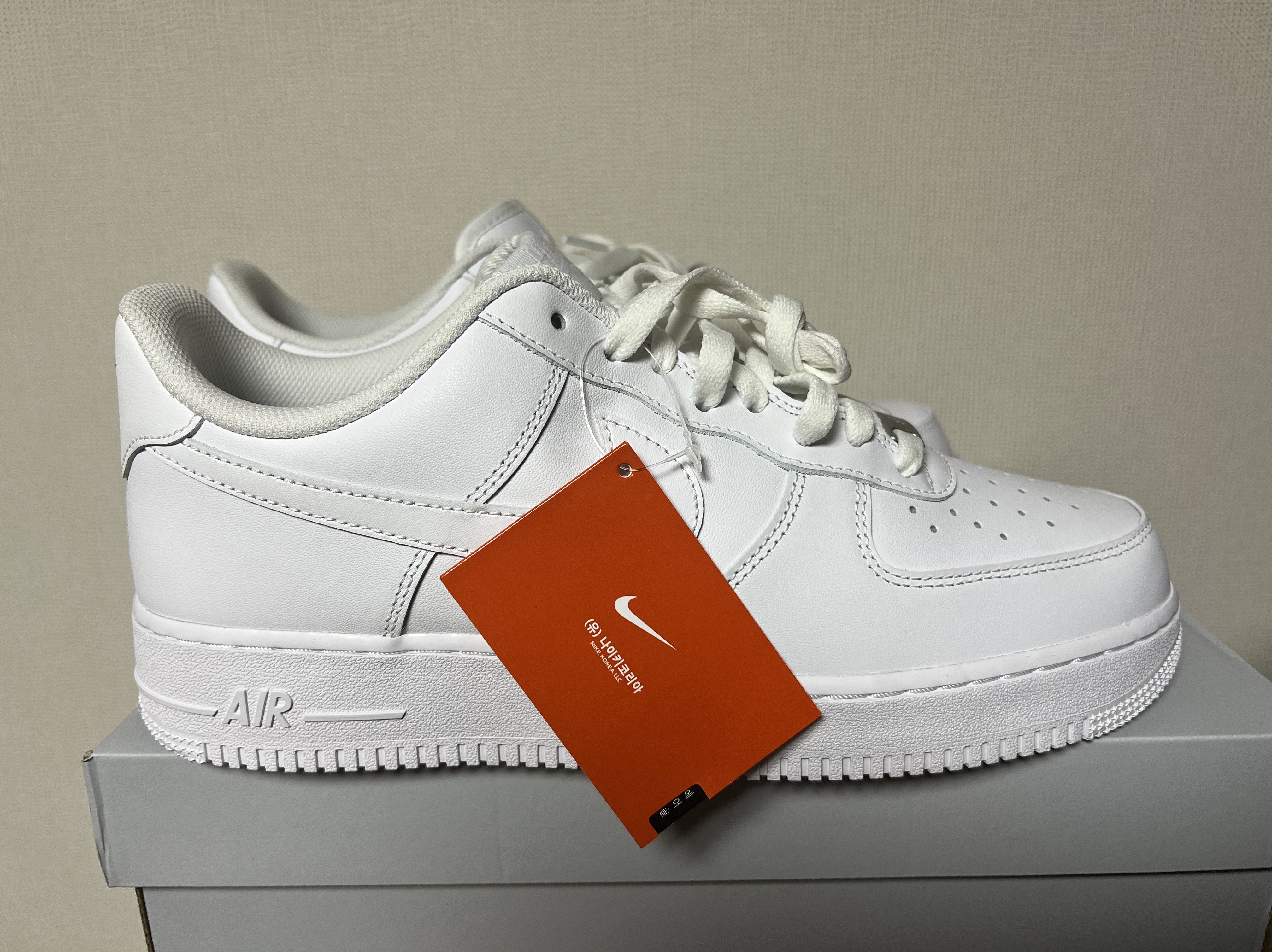 Nike Air Force 1 '07 Low White 착용 스타일 - 2