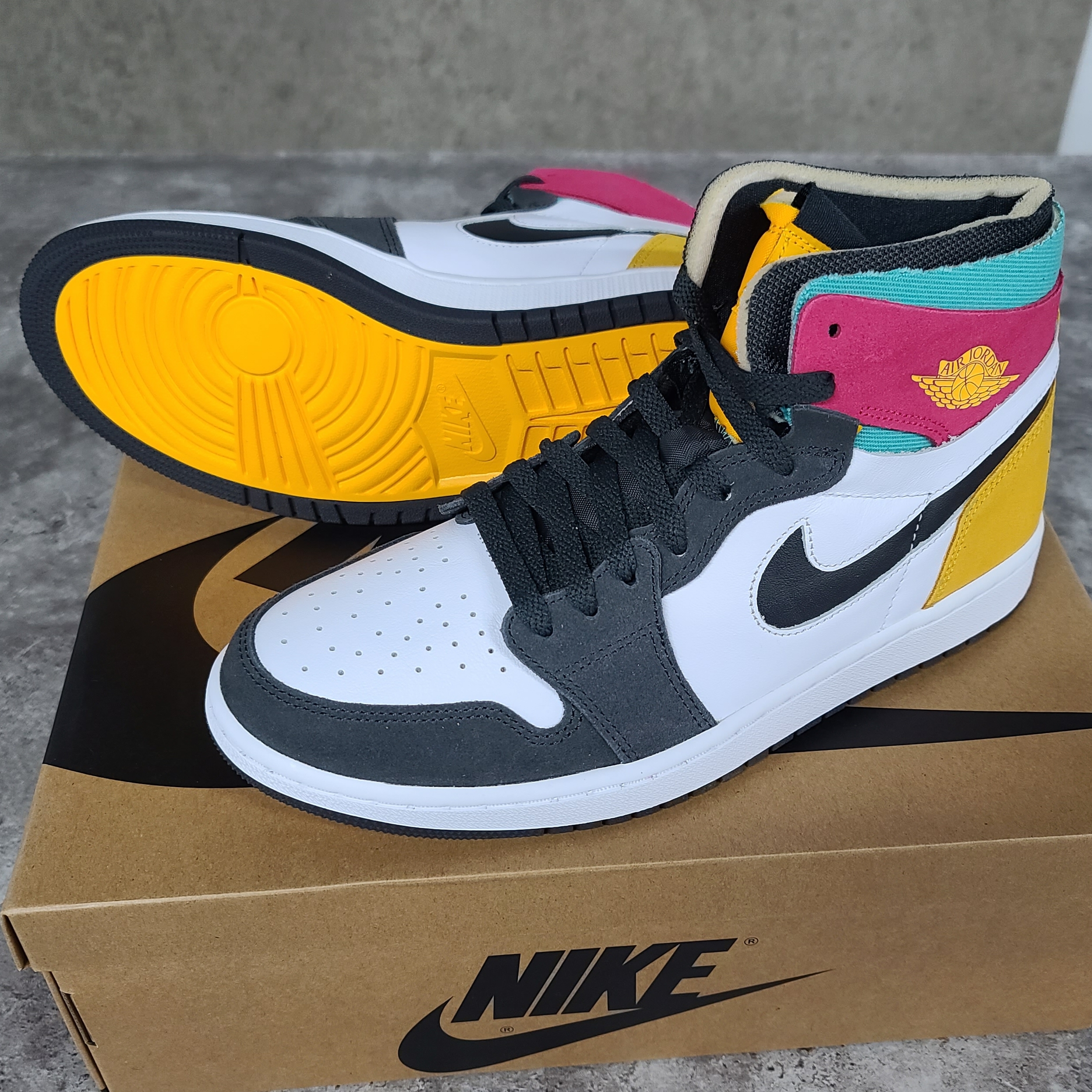 Jordan 1 Zoom Air CMFT Anthracite Pink Gold 착용 스타일 - 1
