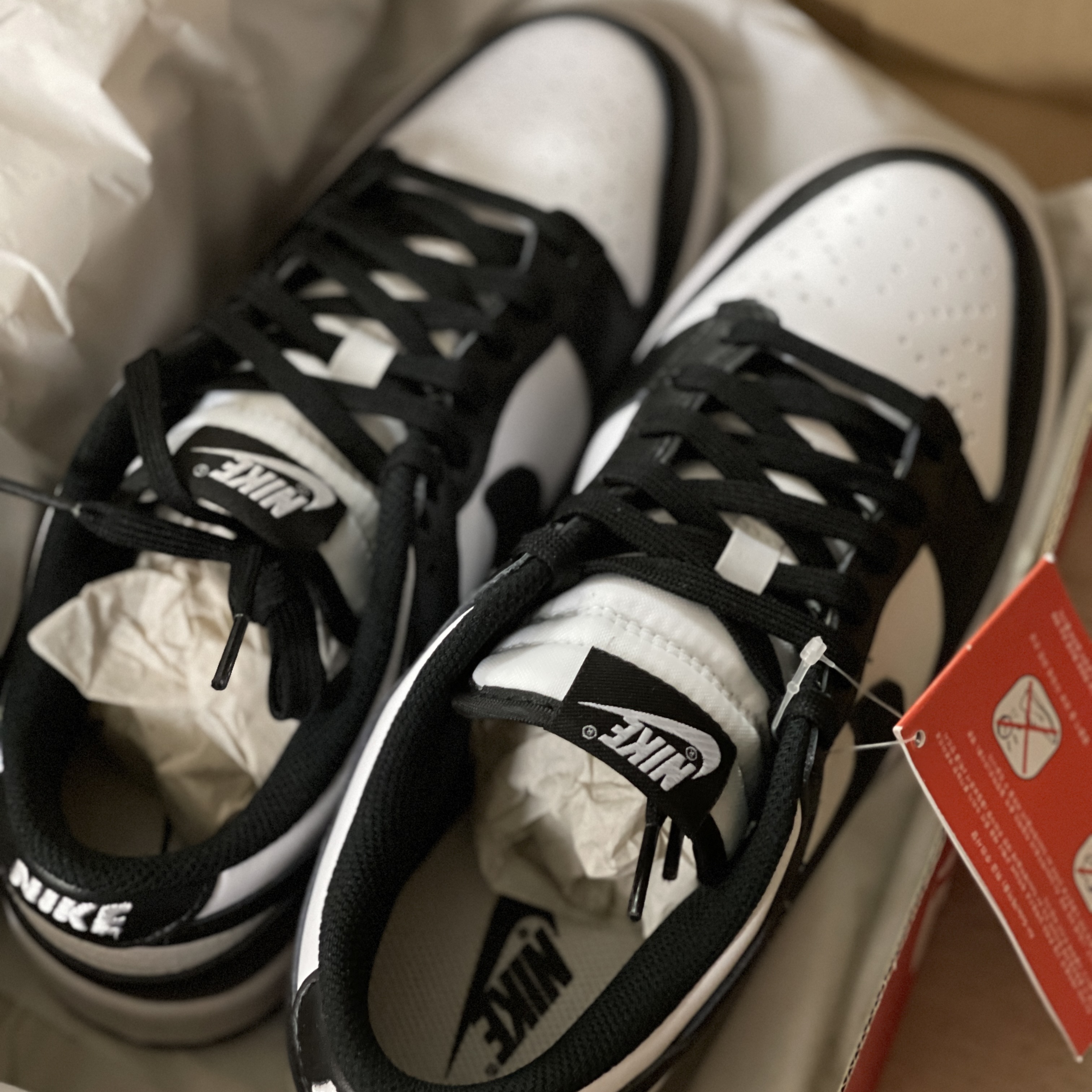 (W) Nike Dunk Low Black, (W) Nike Dunk Low Disrupt 2 Phantom University Blue 착용 스타일 - 3