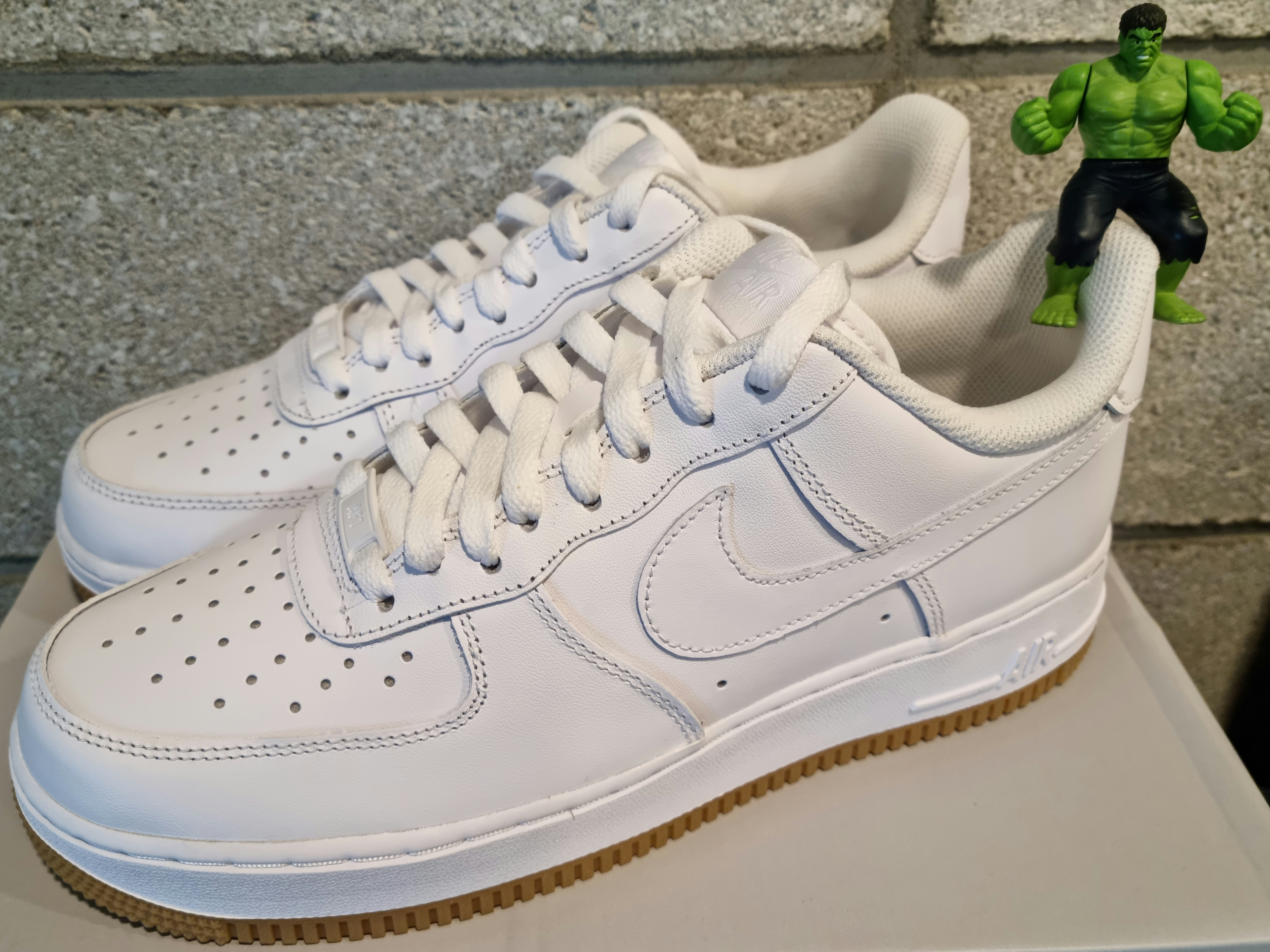 Nike Air Force 1 '07 White Gum Light Brown 착용 스타일 - 1