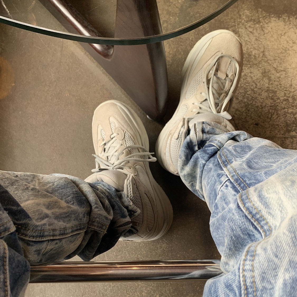 Adidas Yeezy Desert Boot Salt 착용 스타일 - 2