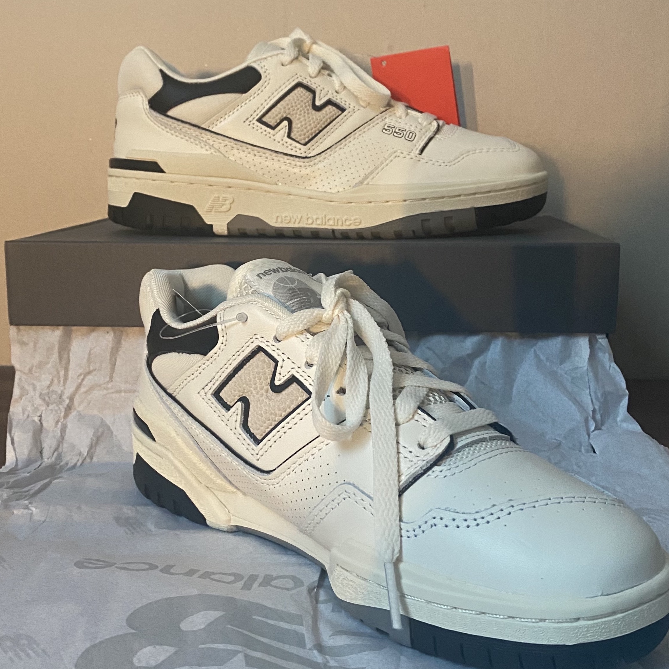 New Balance 550 White Grey - 2E Wide 착용 스타일 - 1