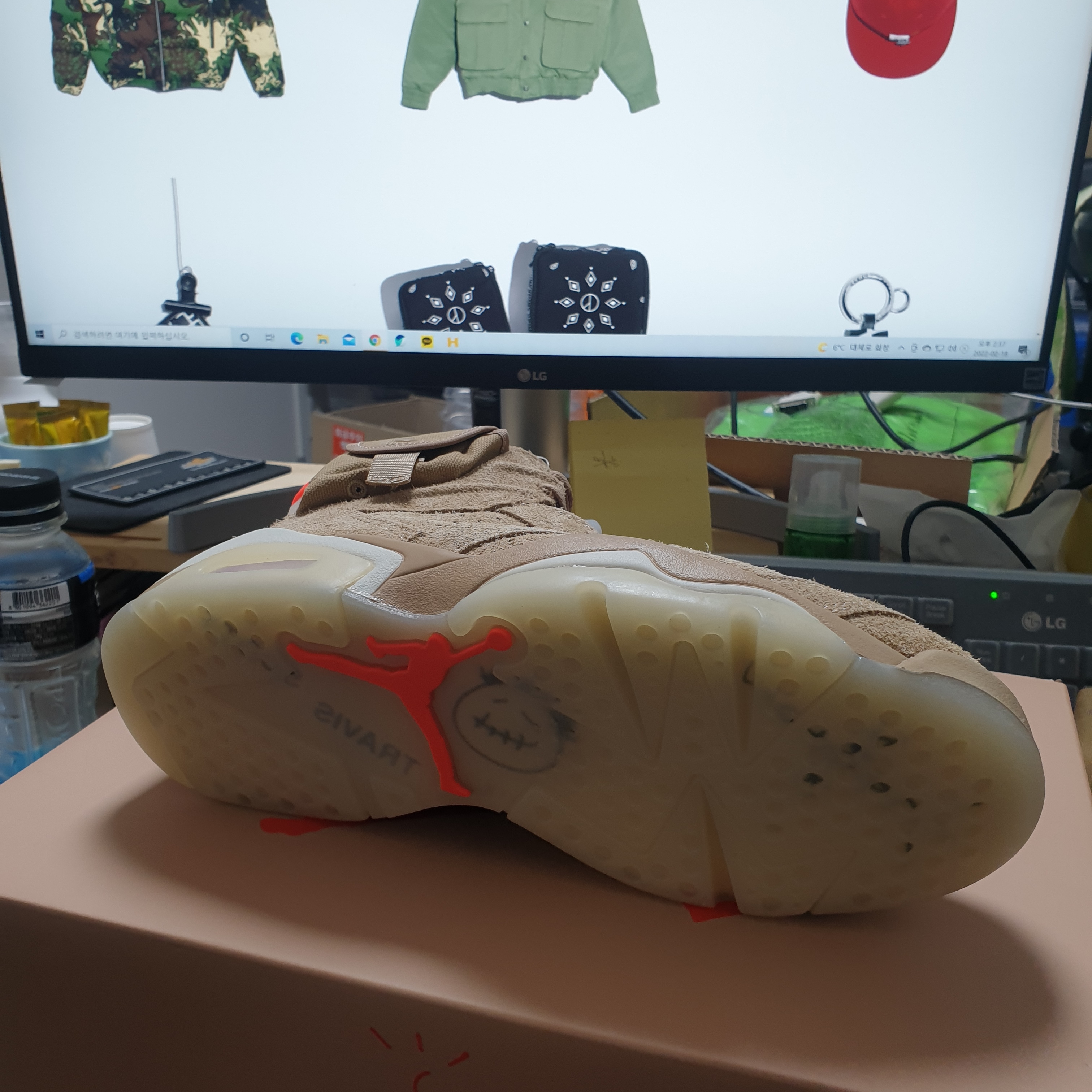 Jordan 6 x Travis Scott Retro SP British Khaki 착용 스타일 - 2