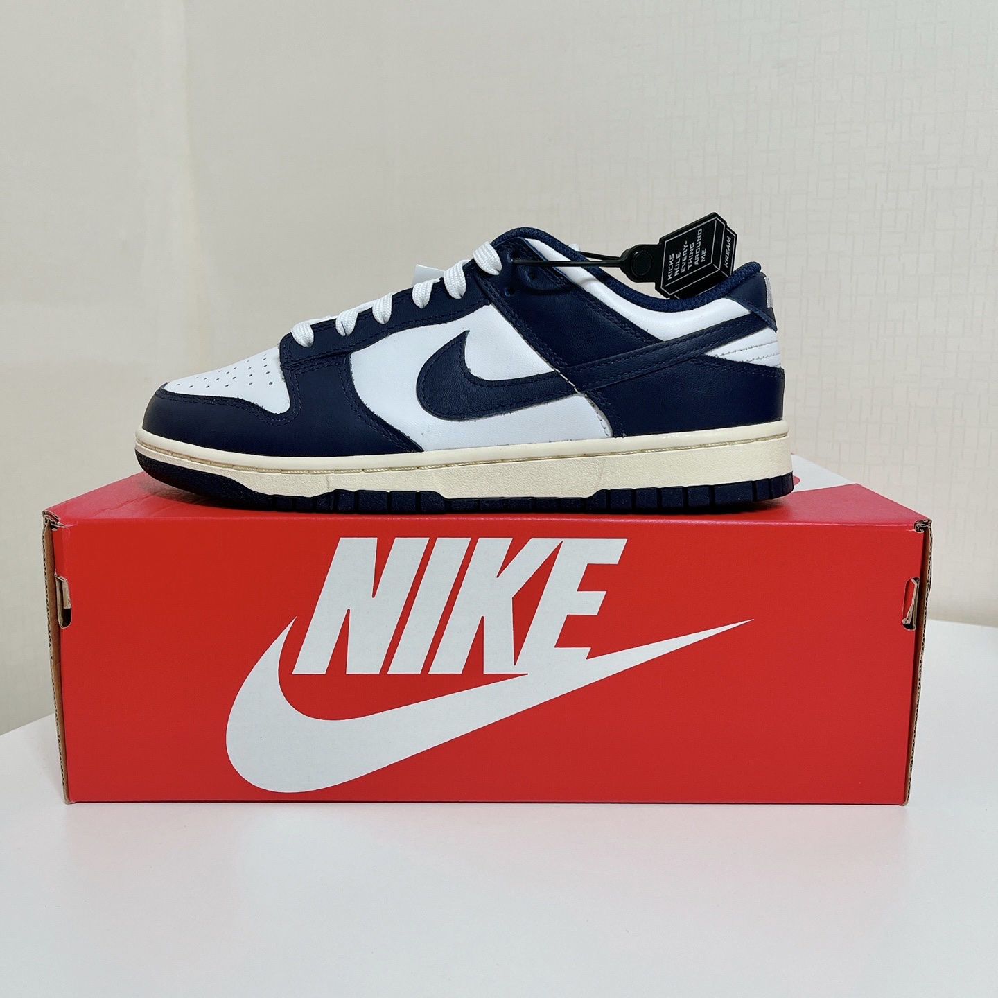(W) Nike Dunk Low Vintage Midnight Navy 착용 스타일 - 4