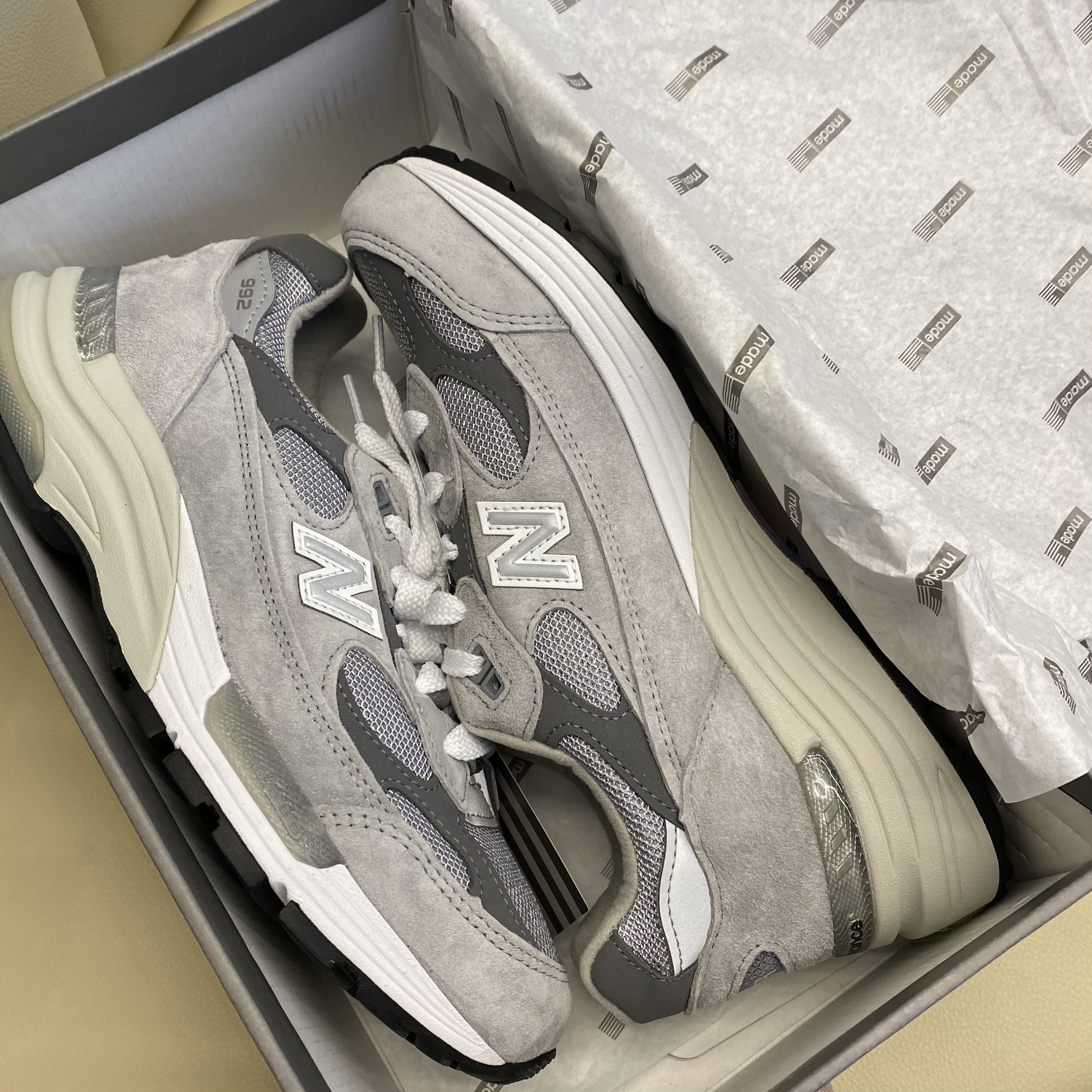 New Balance 992 Made in USA Grey - D Standard 착용 스타일