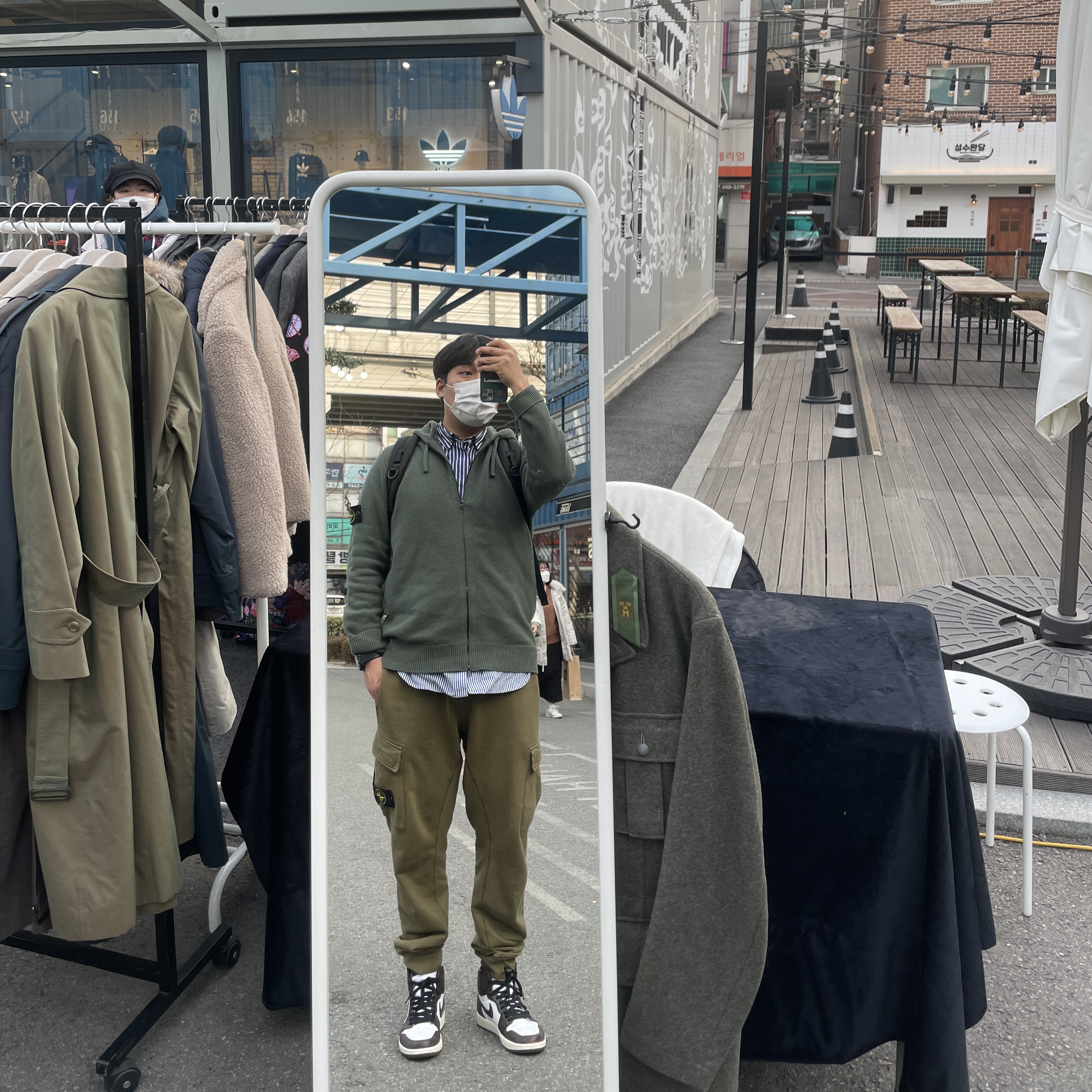 Stone Island 64251 Cotton Fleece Full Zip Hooded Sweatshirt Olive Green - 21SS 착용 스타일 - 1