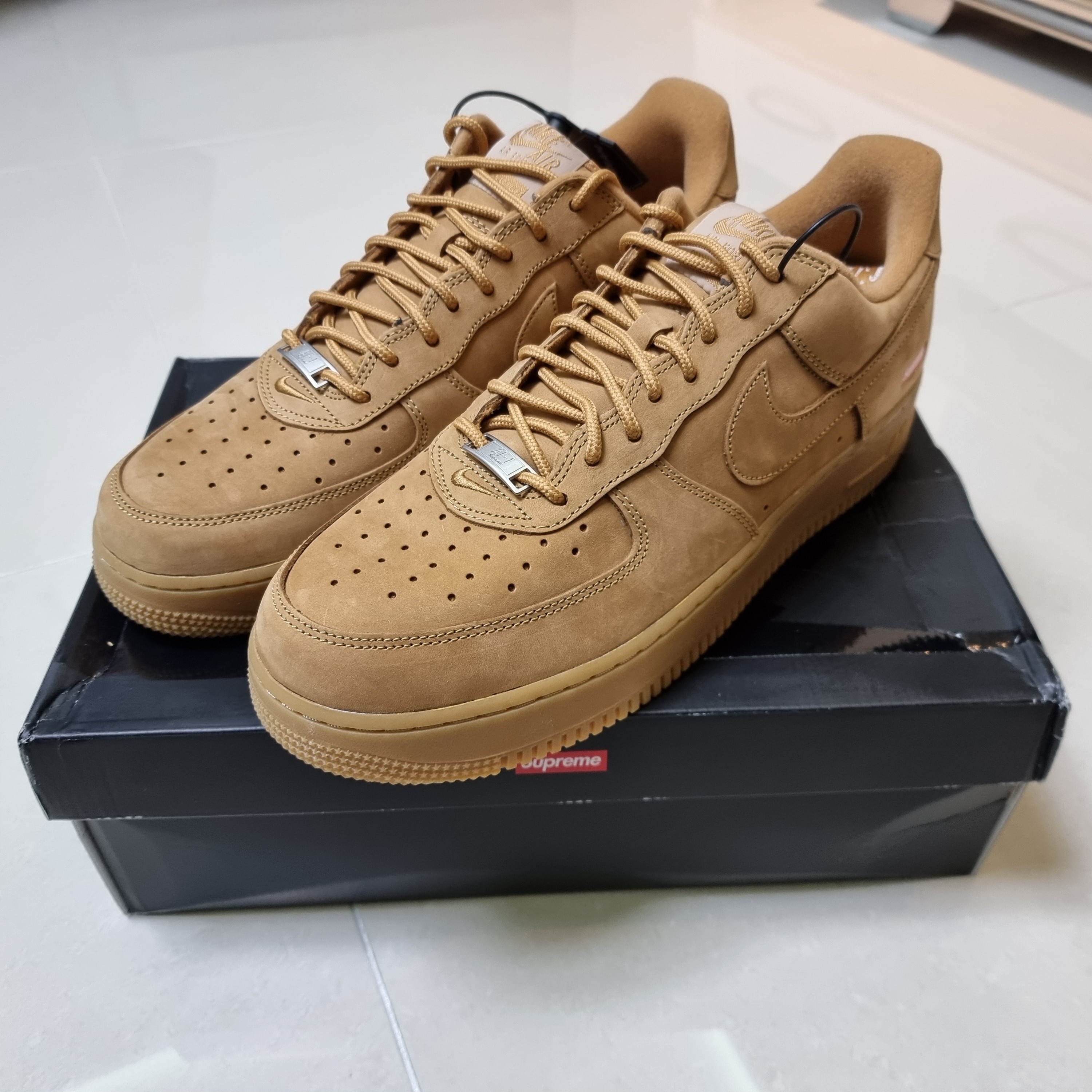 Nike x Supreme Air Force 1 Low Flax 착용 스타일 - 3