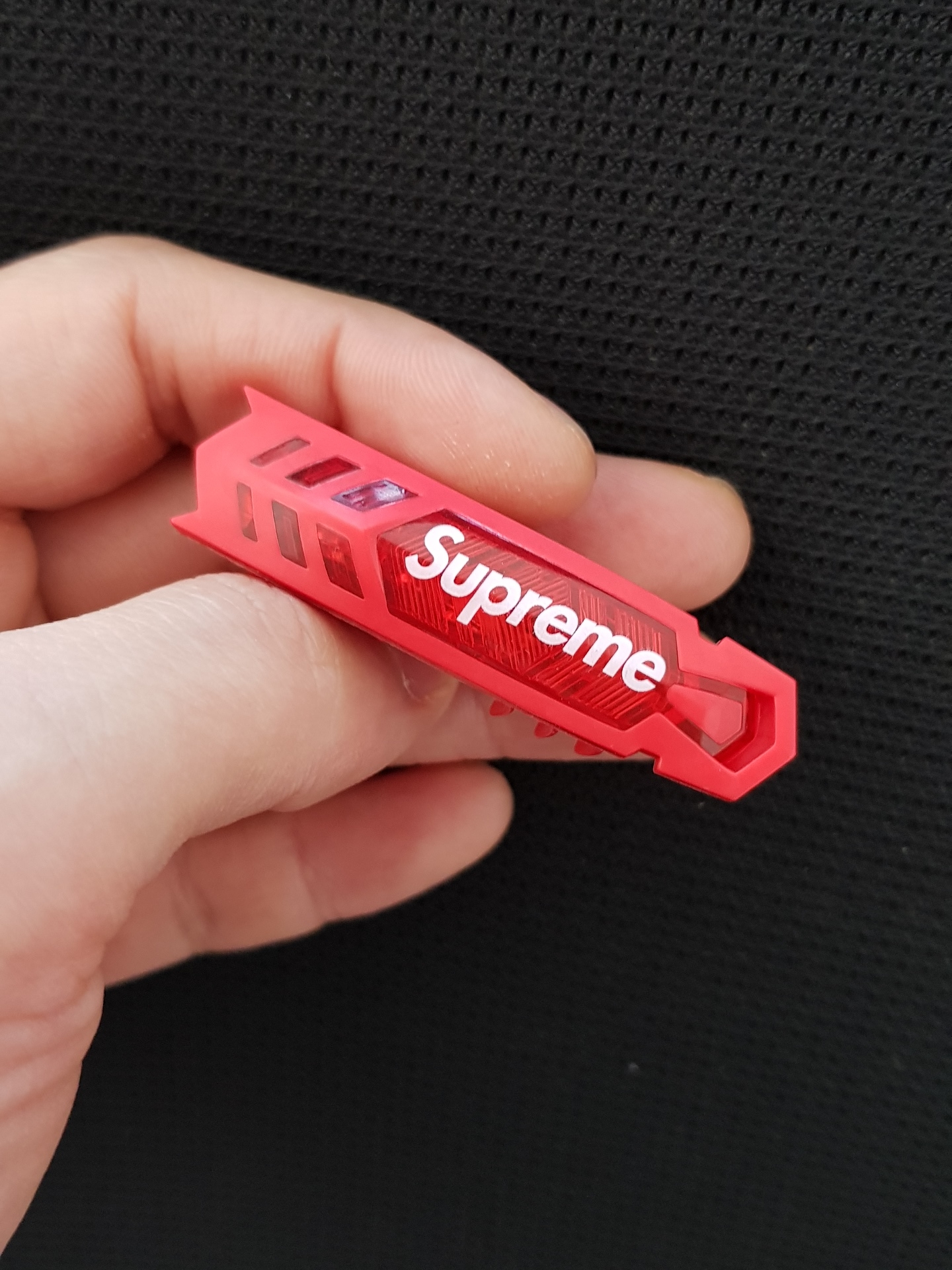 Supreme x Hexbug Nano Flash Red (5 Pack) 착용 스타일