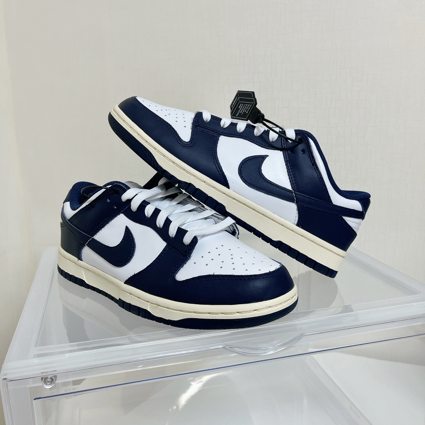 (W) Nike Dunk Low Vintage Midnight Navy 착용 스타일 - 3