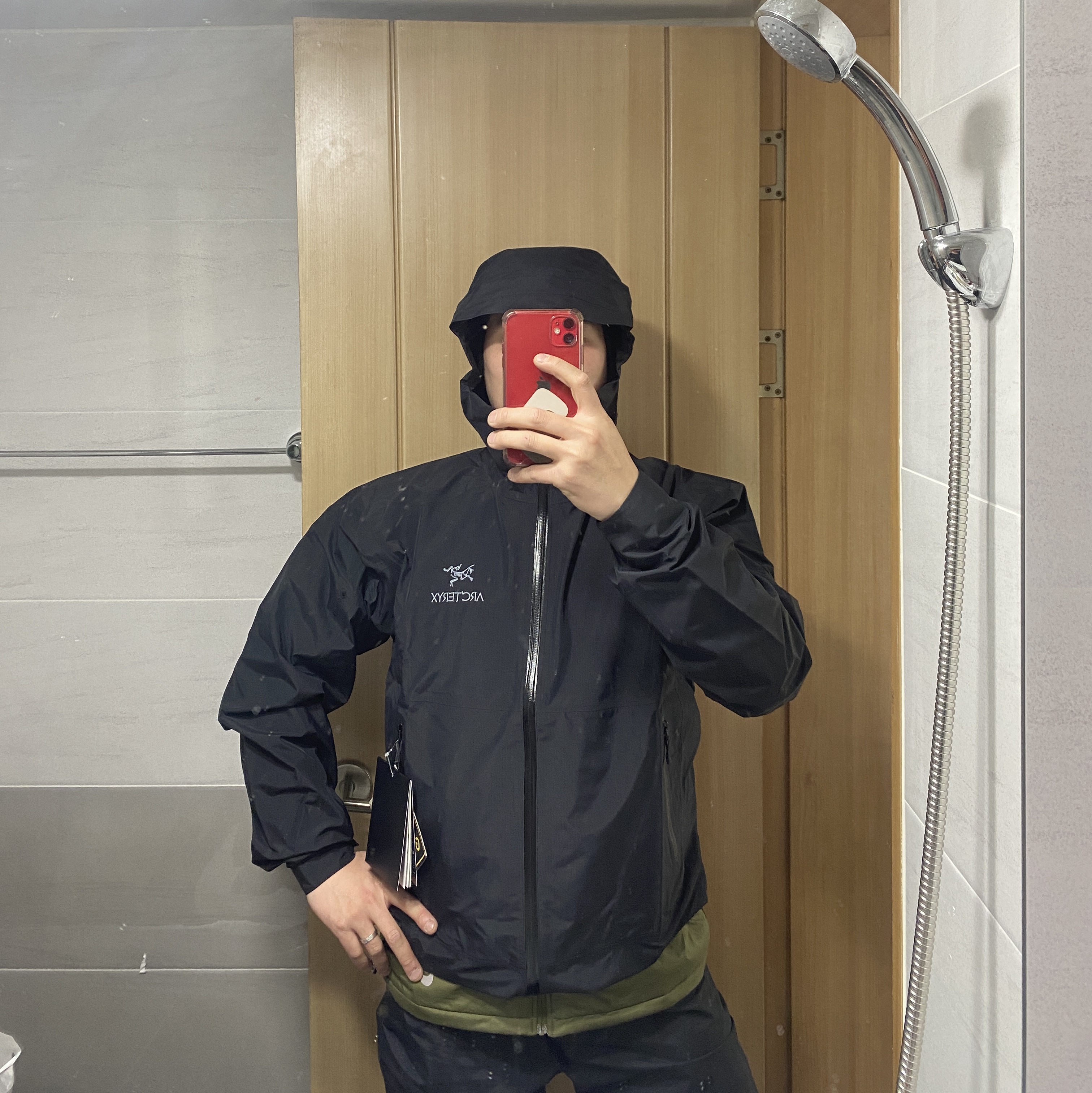 Arc'teryx Zeta SL Jacket Black 착용 스타일