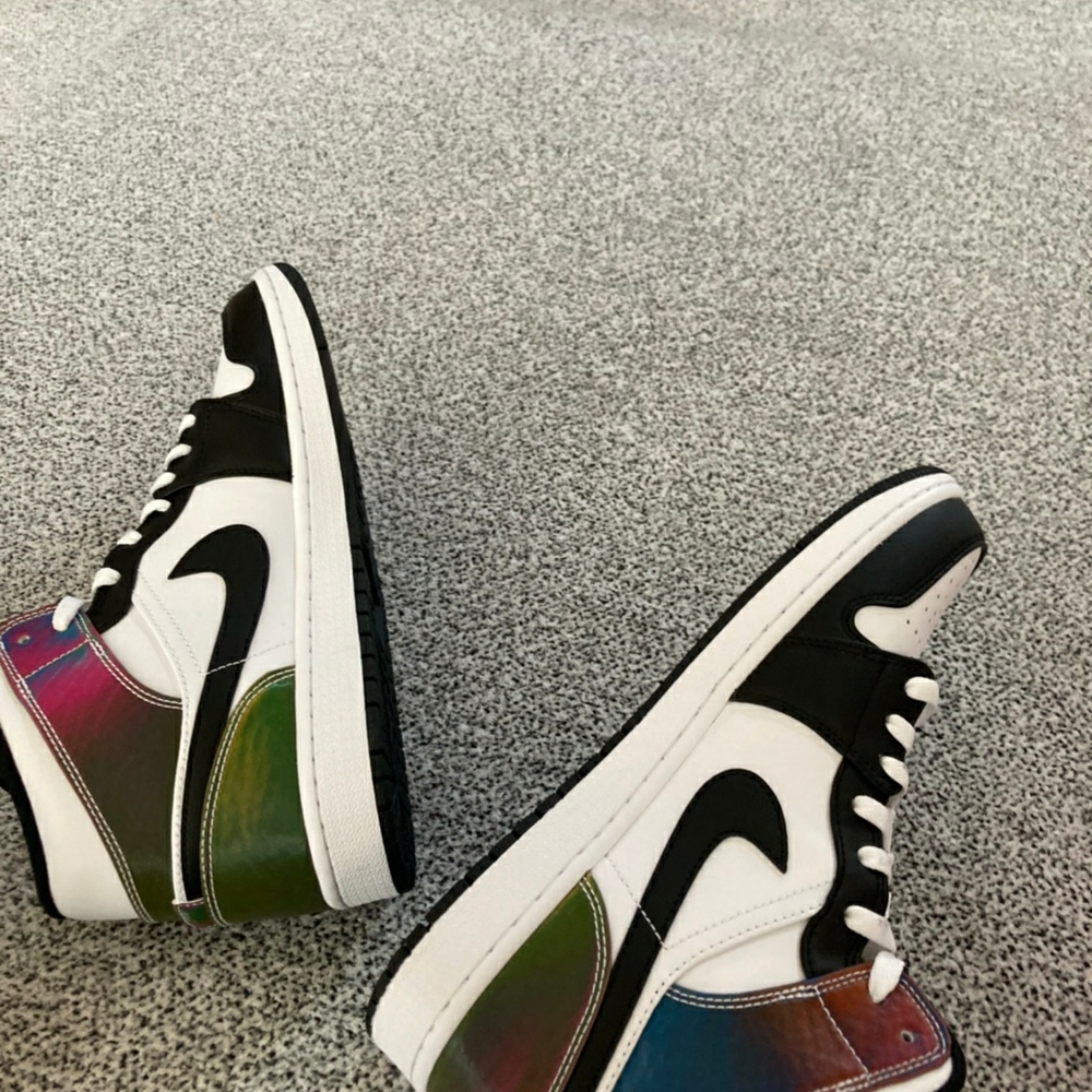 Jordan 1 Mid SE Heat Reactive 착용 스타일 - 1