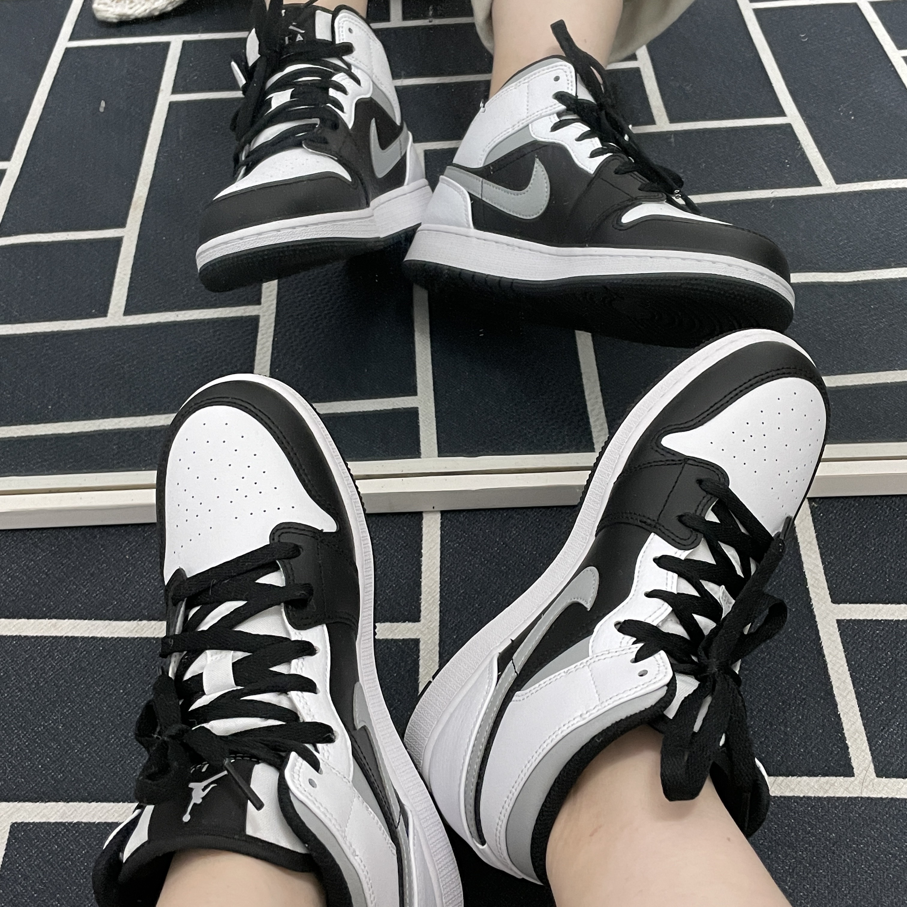 Jordan 1 Mid White Shadow 착용 스타일 - 1