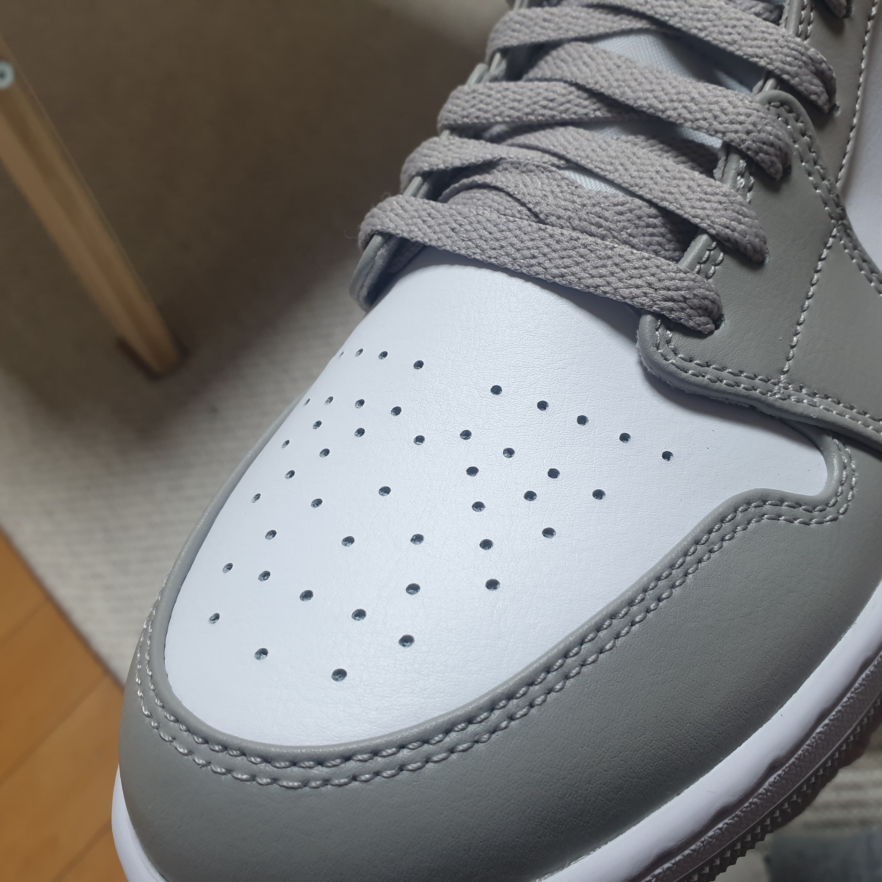 Jordan 1 Mid College Grey 착용 스타일 - 2