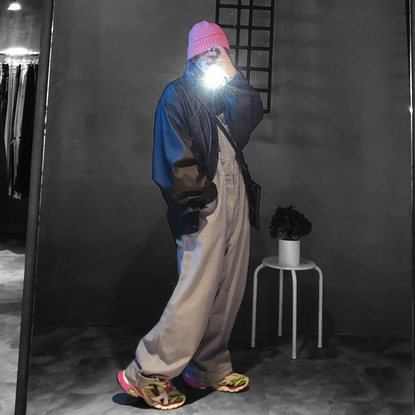 Balenciaga Track.2 Sneakers White Green Pink 착용 스타일 - 1