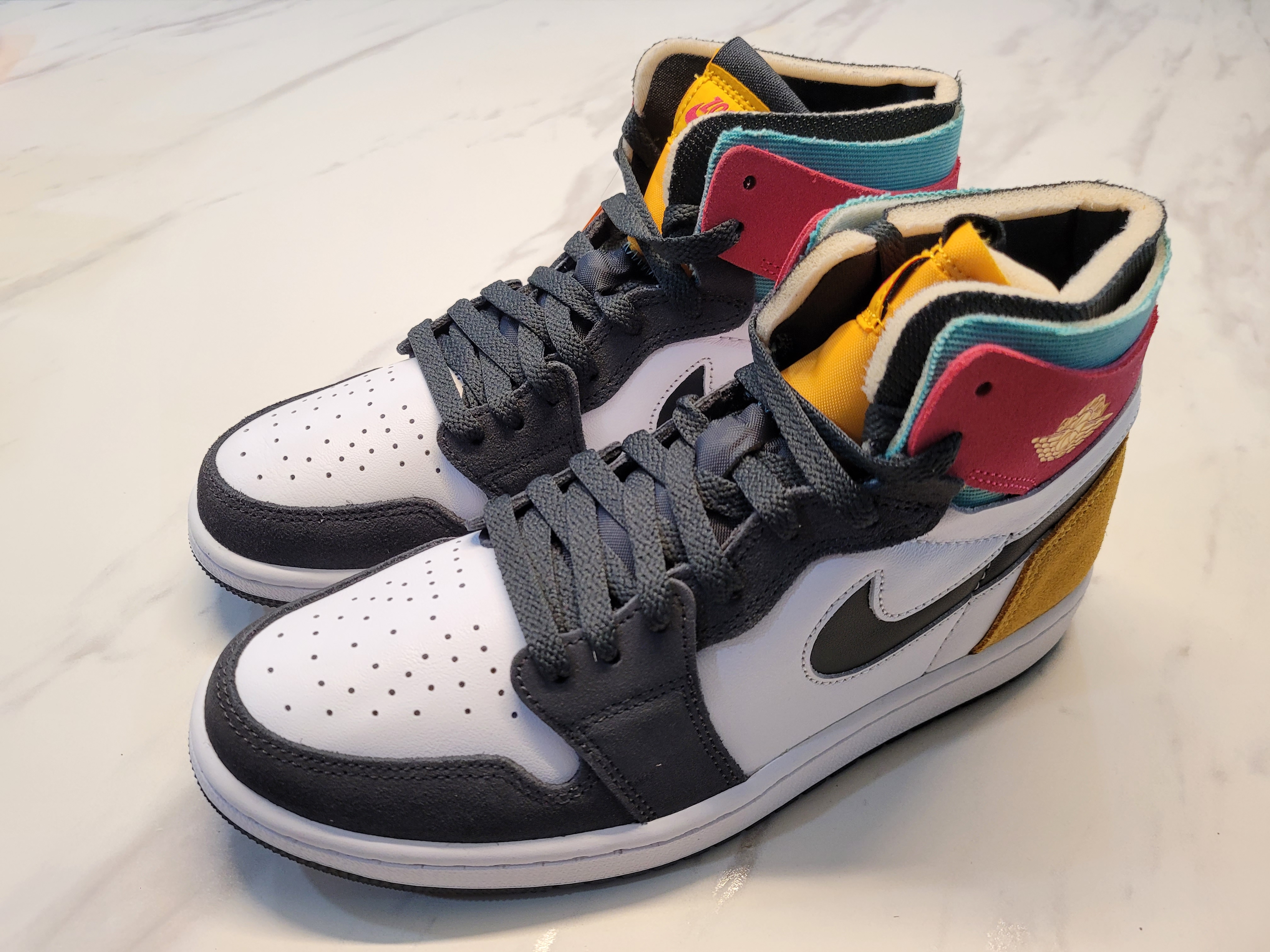 Jordan 1 Zoom Air CMFT Anthracite Pink Gold 착용 스타일 - 2
