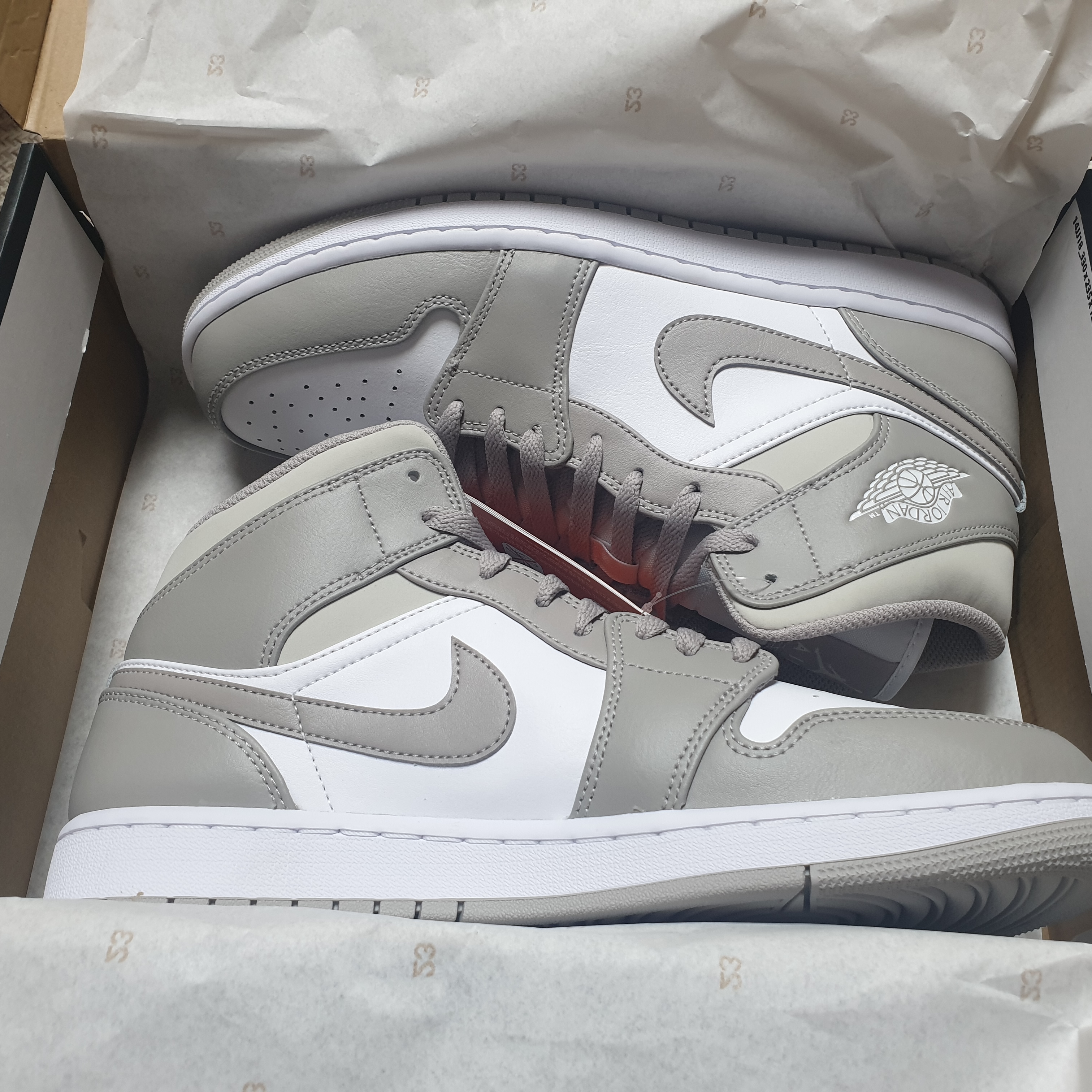 Jordan 1 Mid College Grey 착용 스타일 - 1