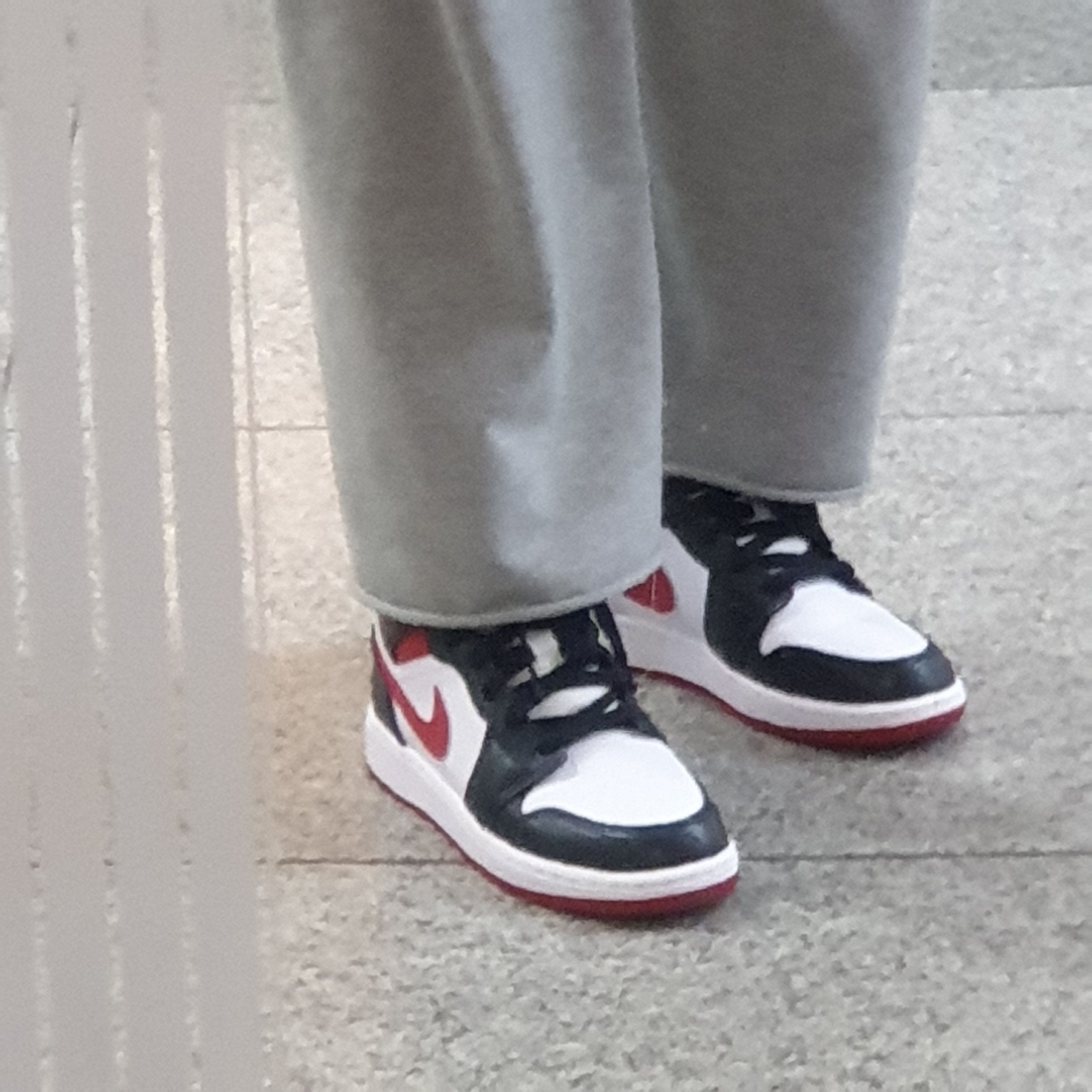 Jordan 1 Mid Gym Red Black White, (GS) Jordan 1 Mid Gym Red Black White 착용 스타일