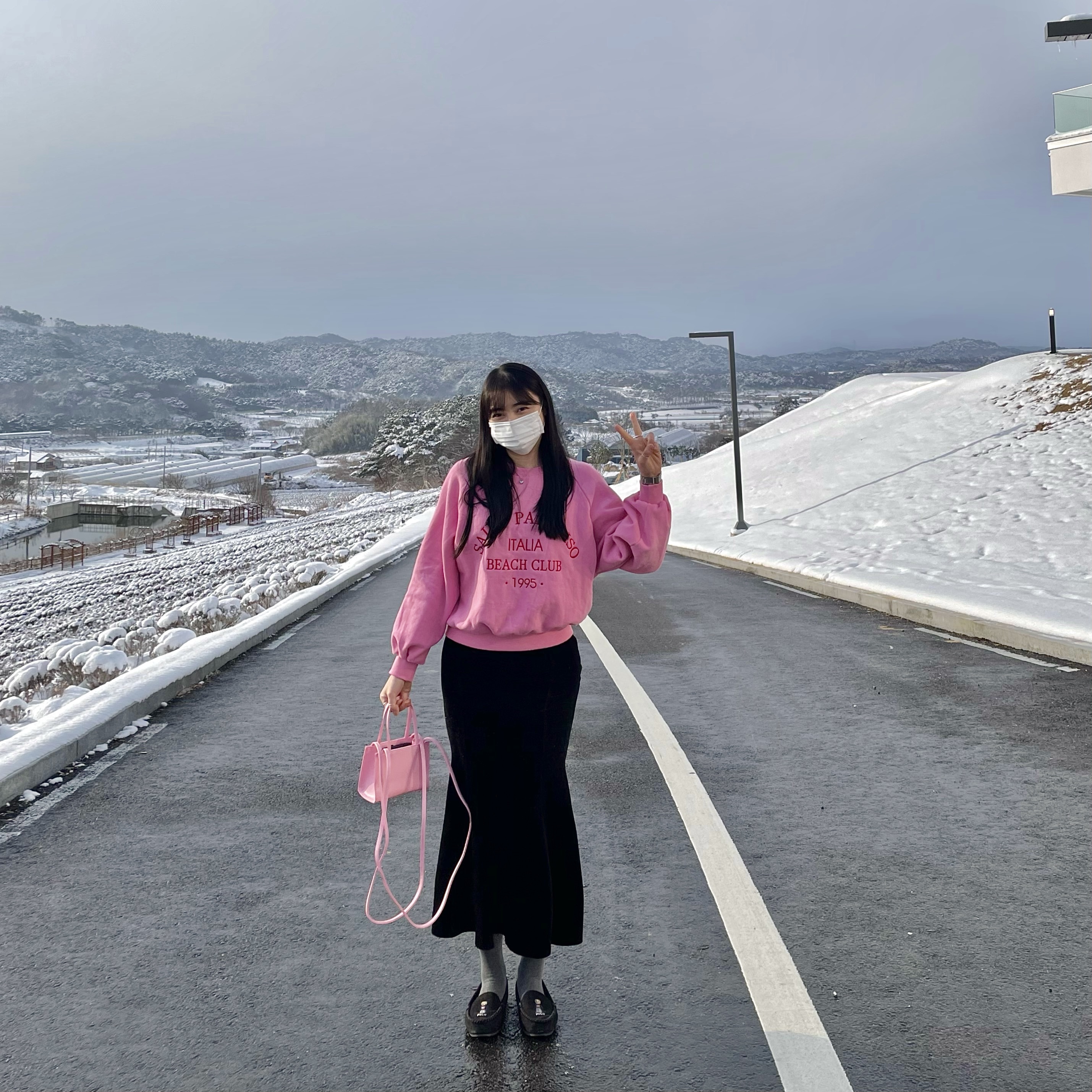 Telfar Small Shopping Bag Bubblegum Pink 착용 스타일 - 1