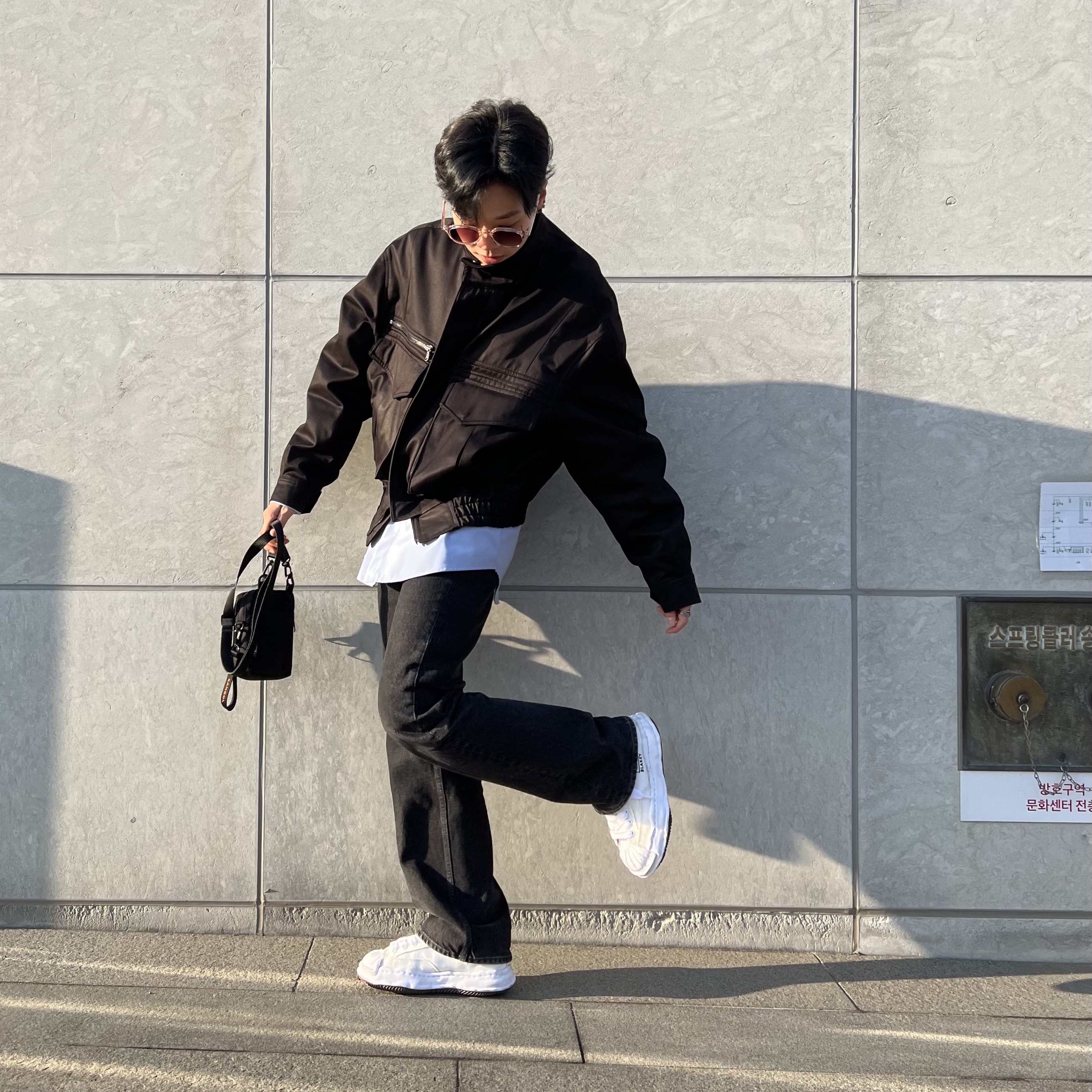 Maison Mihara Yasuhiro Blakey OG Sole Canvas Low-top Sneakers White 착용 스타일 - 1