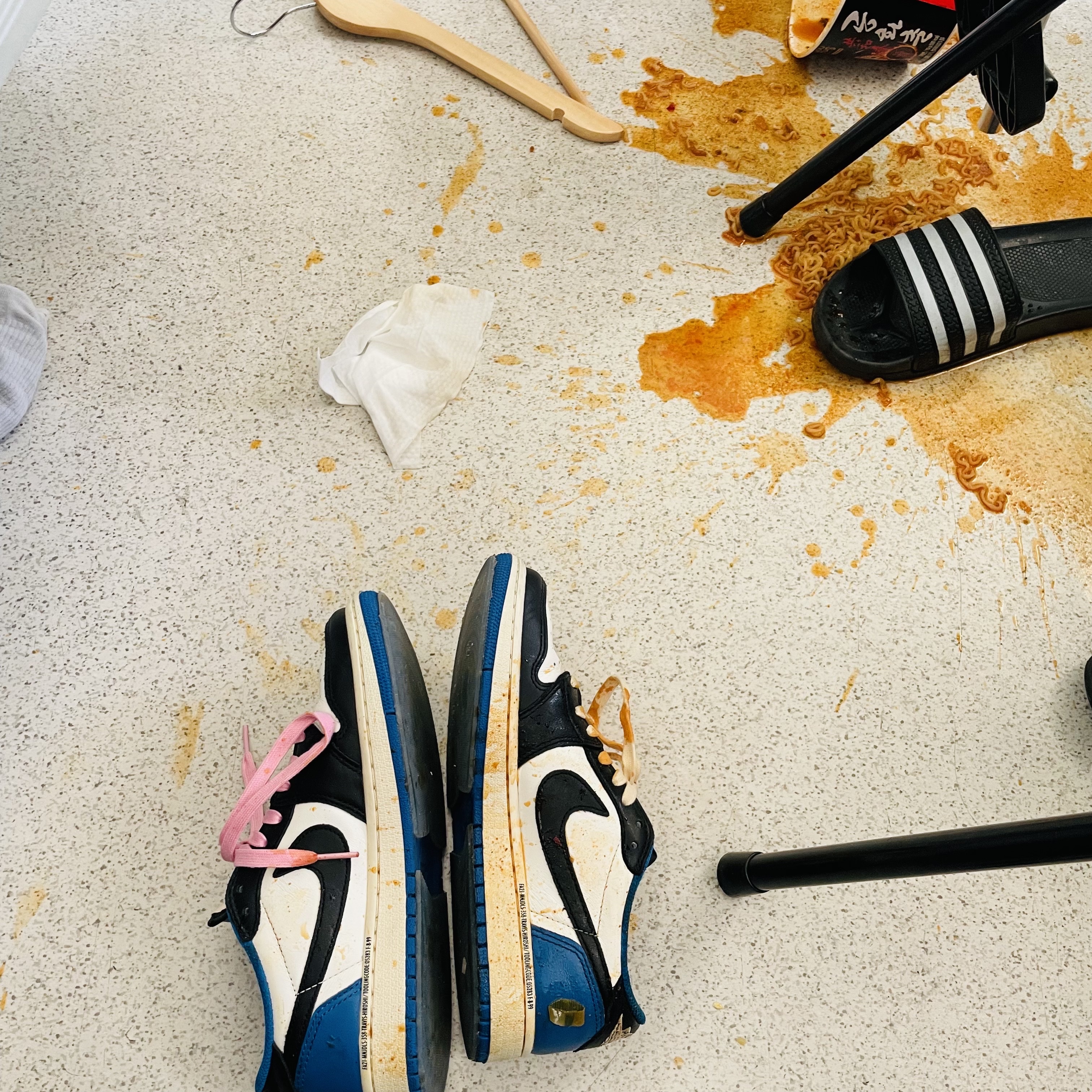 Jordan 1 x Travis Scott x Fragment Retro Low OG SP Military Blue 착용 스타일 - 2