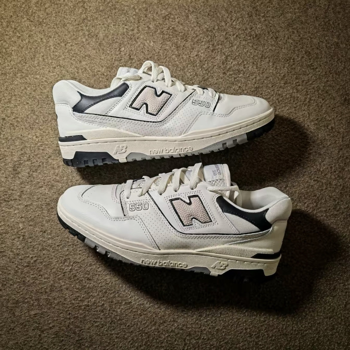 New Balance 550 White Grey - 2E Wide 착용 스타일 - 2