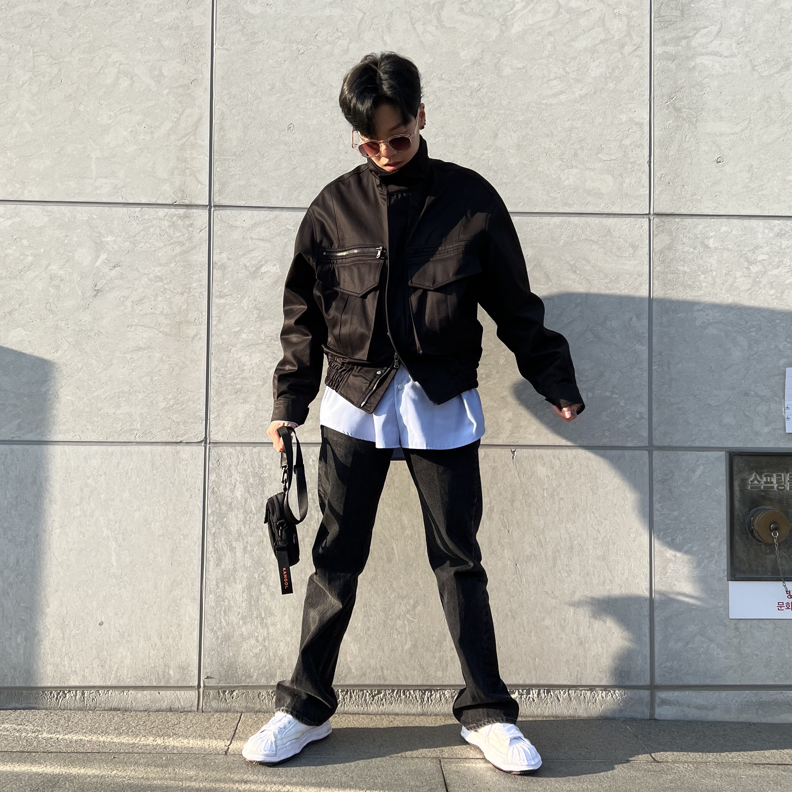 Maison Mihara Yasuhiro Blakey OG Sole Canvas Low-top Sneakers White 착용 스타일 - 2