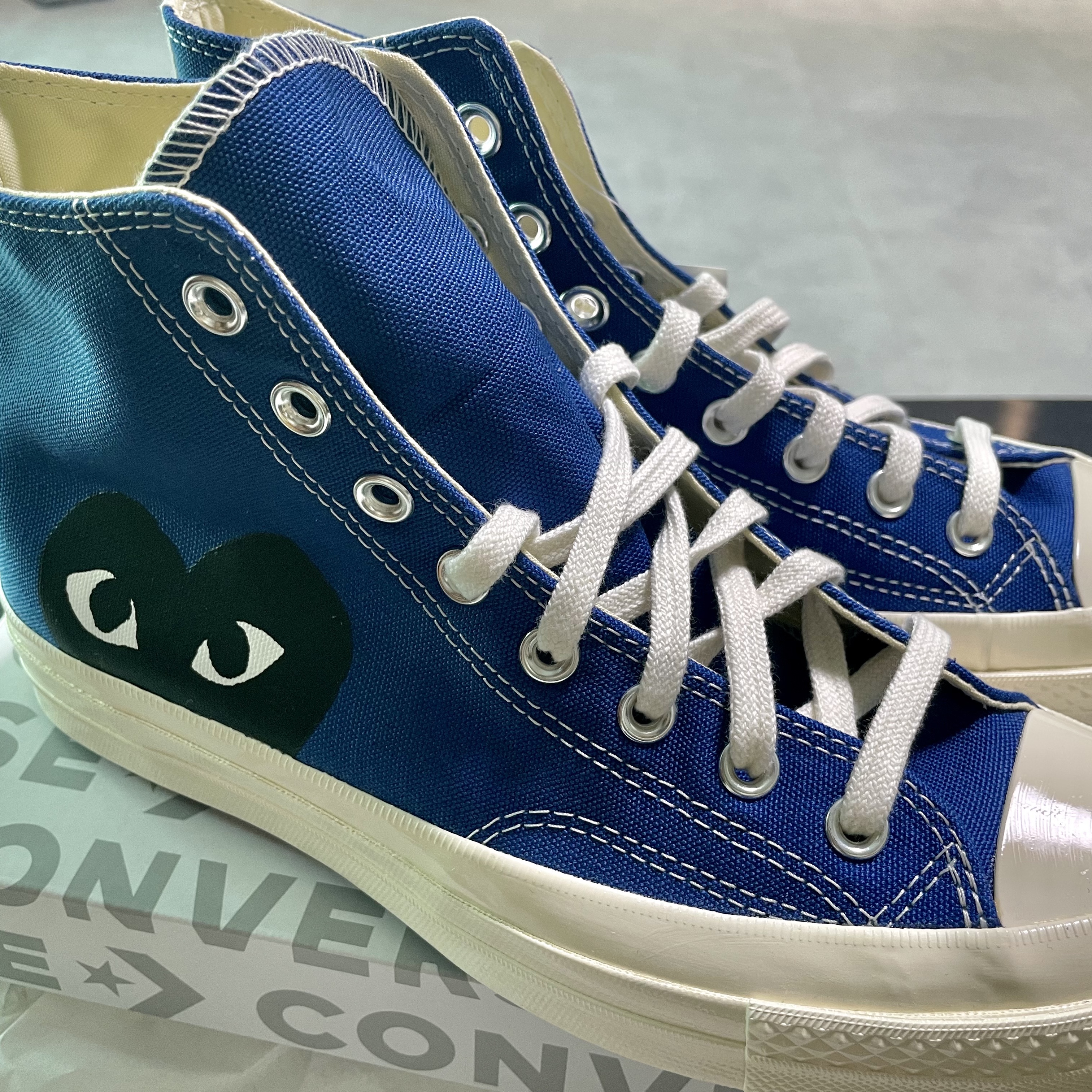 Converse x Play Comme des Garcons Chuck 70 Hi Blue Quartz 착용 스타일