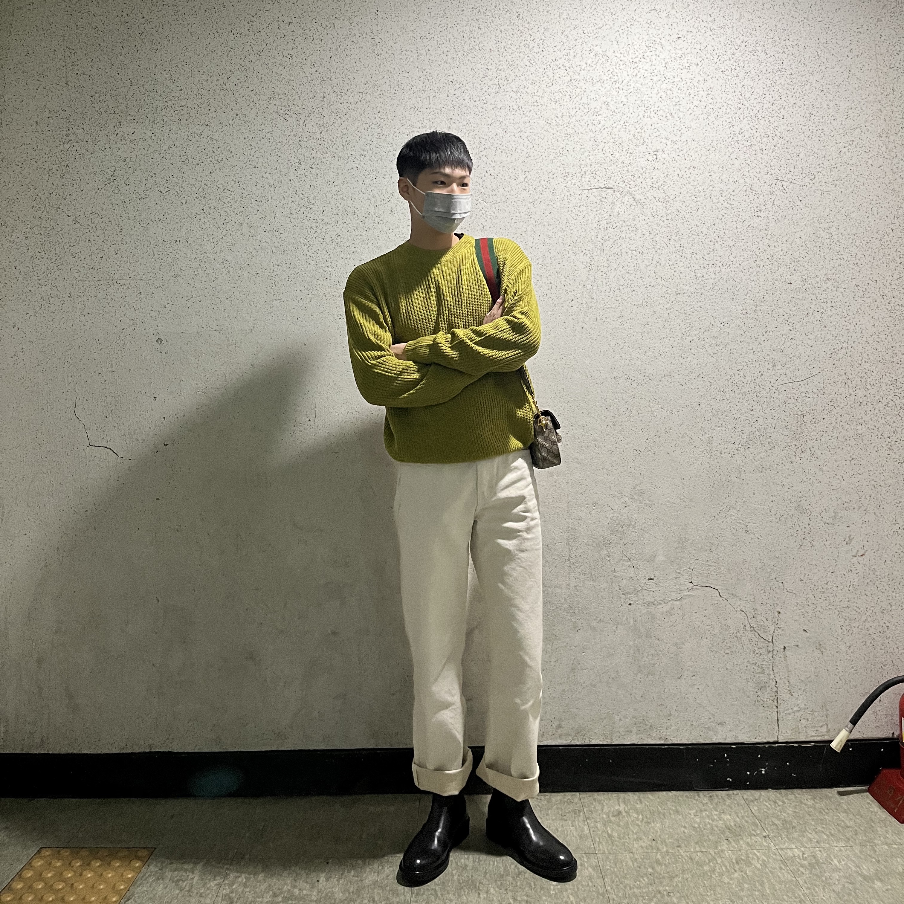 Gucci x Balenciaga The Hacker Project Gucci Horsebit 1955 Mini Handbag Beige Ebony 착용 스타일