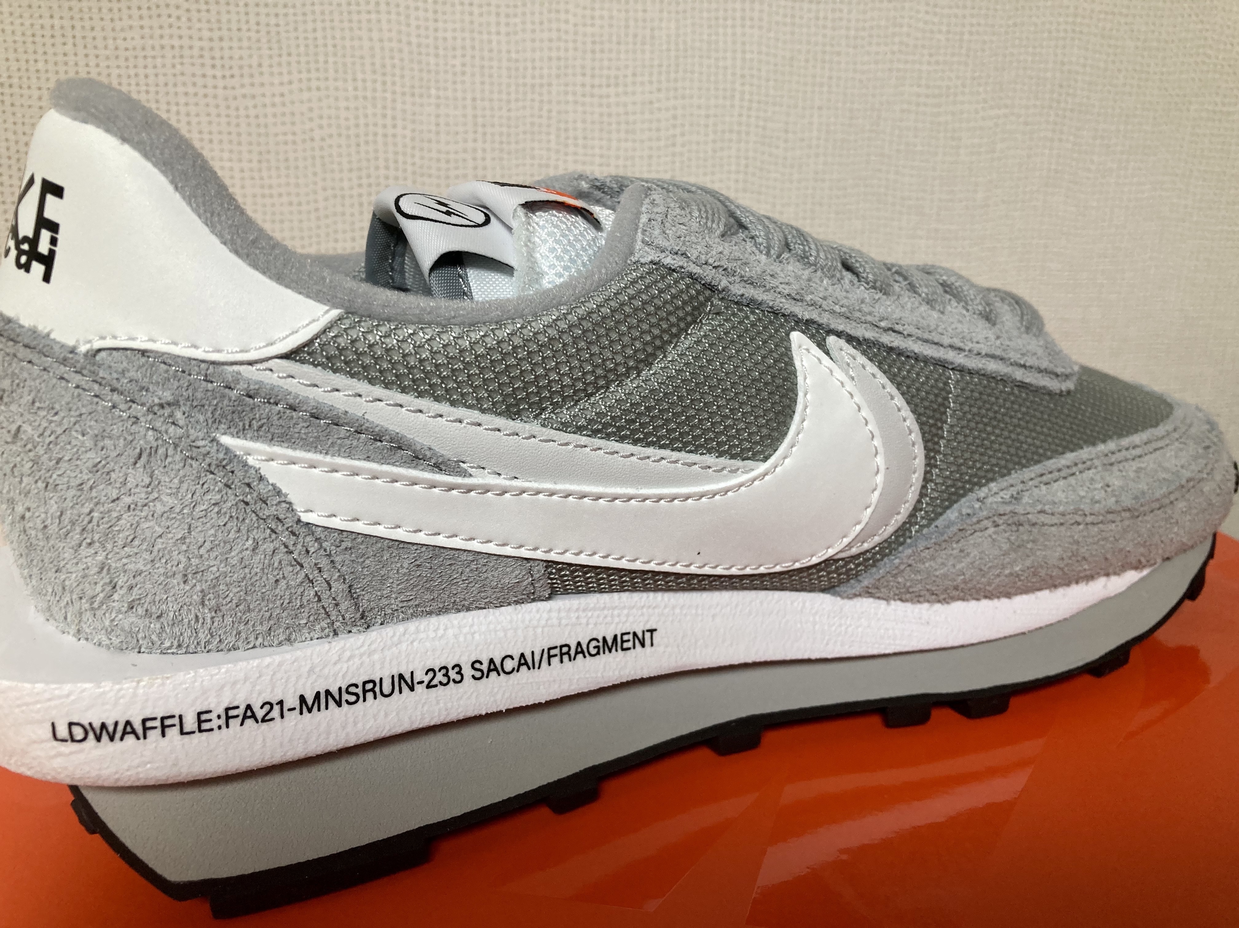 Nike x Sacai x Fragment LDWaffle Light Smoke Grey 착용 스타일 - 2