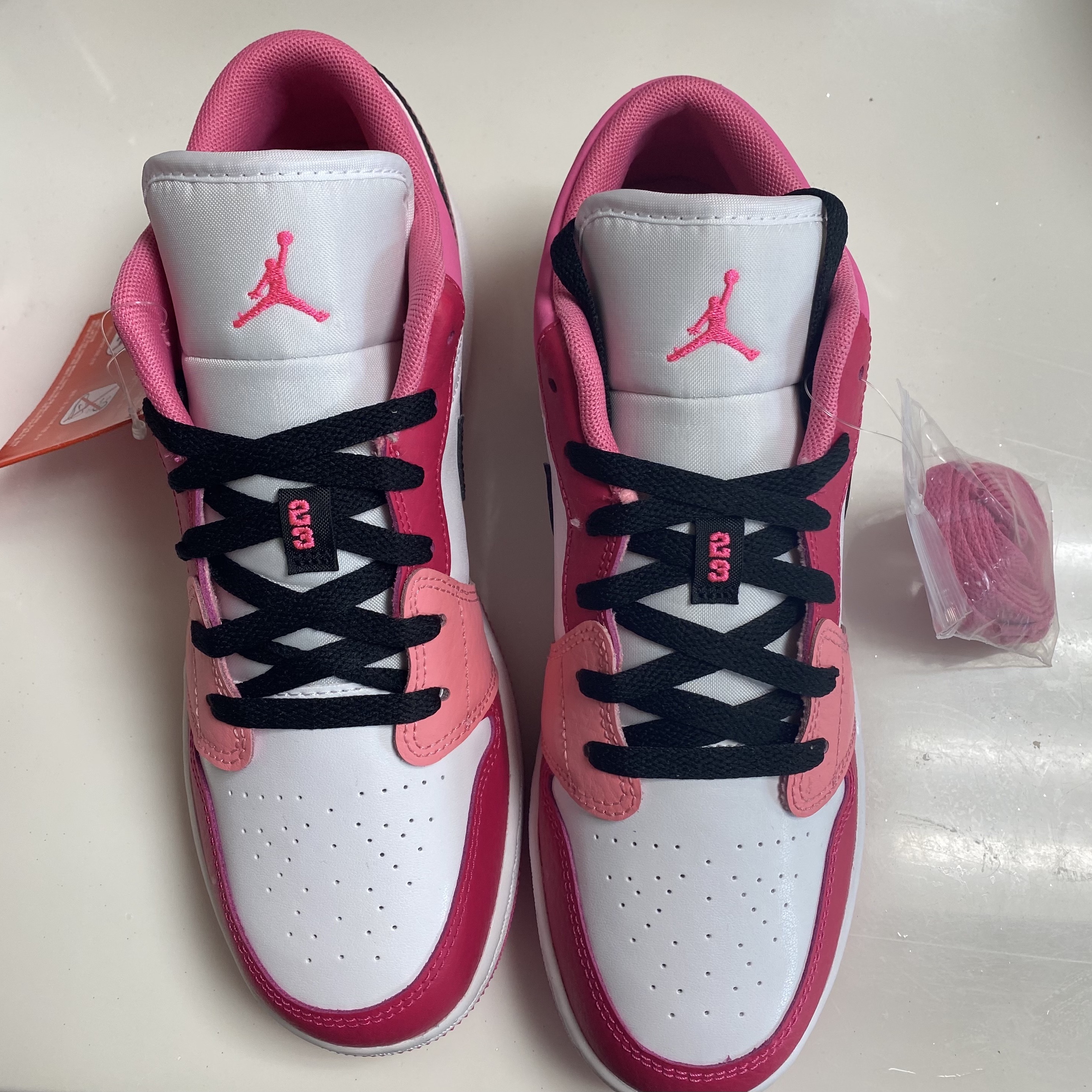 (GS) Jordan 1 Low Rush Pink 착용 스타일 - 1