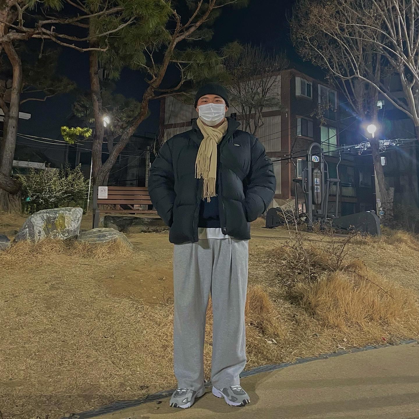 New Balance 725 Grey 착용 스타일 - 1