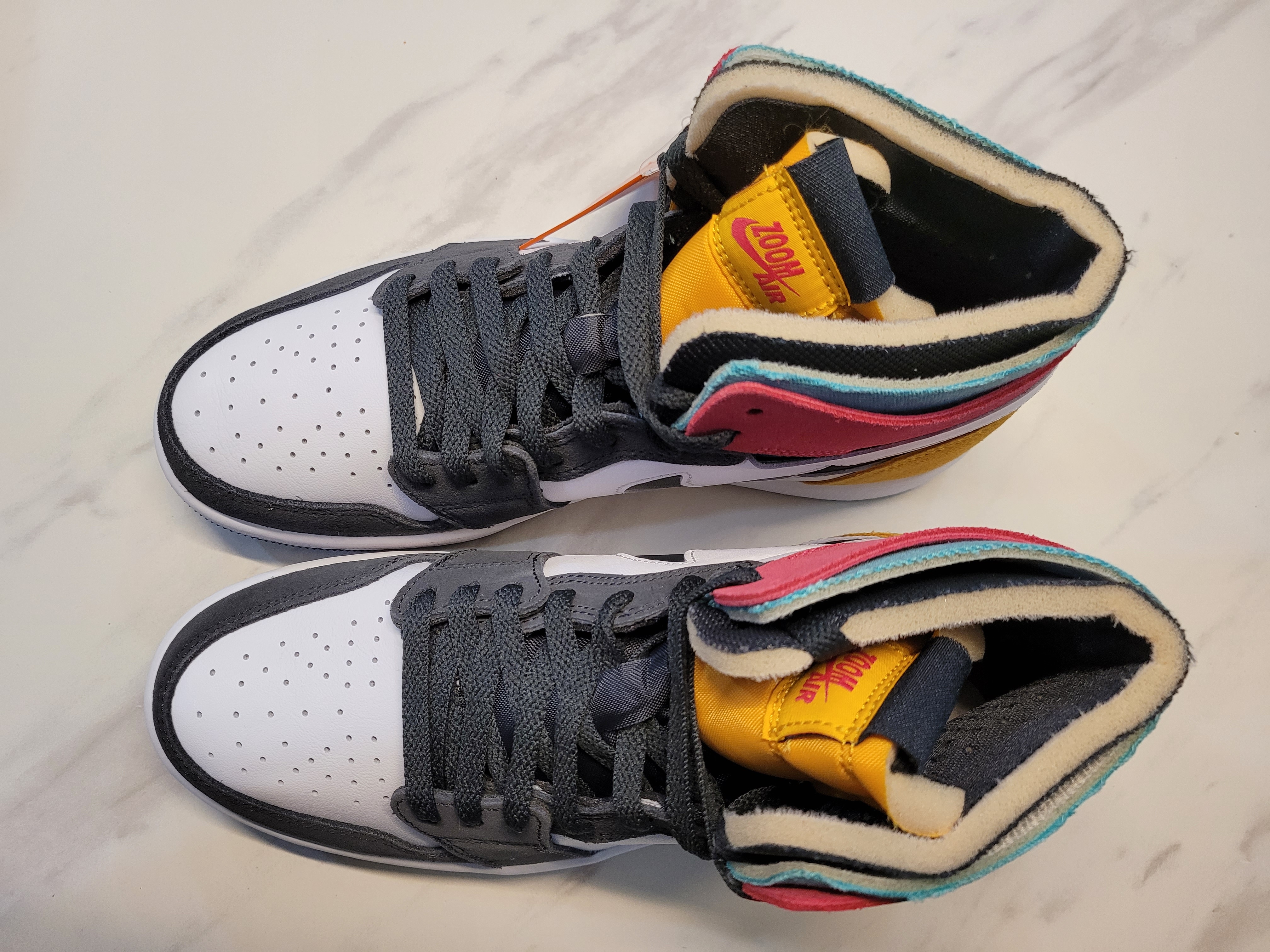 Jordan 1 Zoom Air CMFT Anthracite Pink Gold 착용 스타일 - 3
