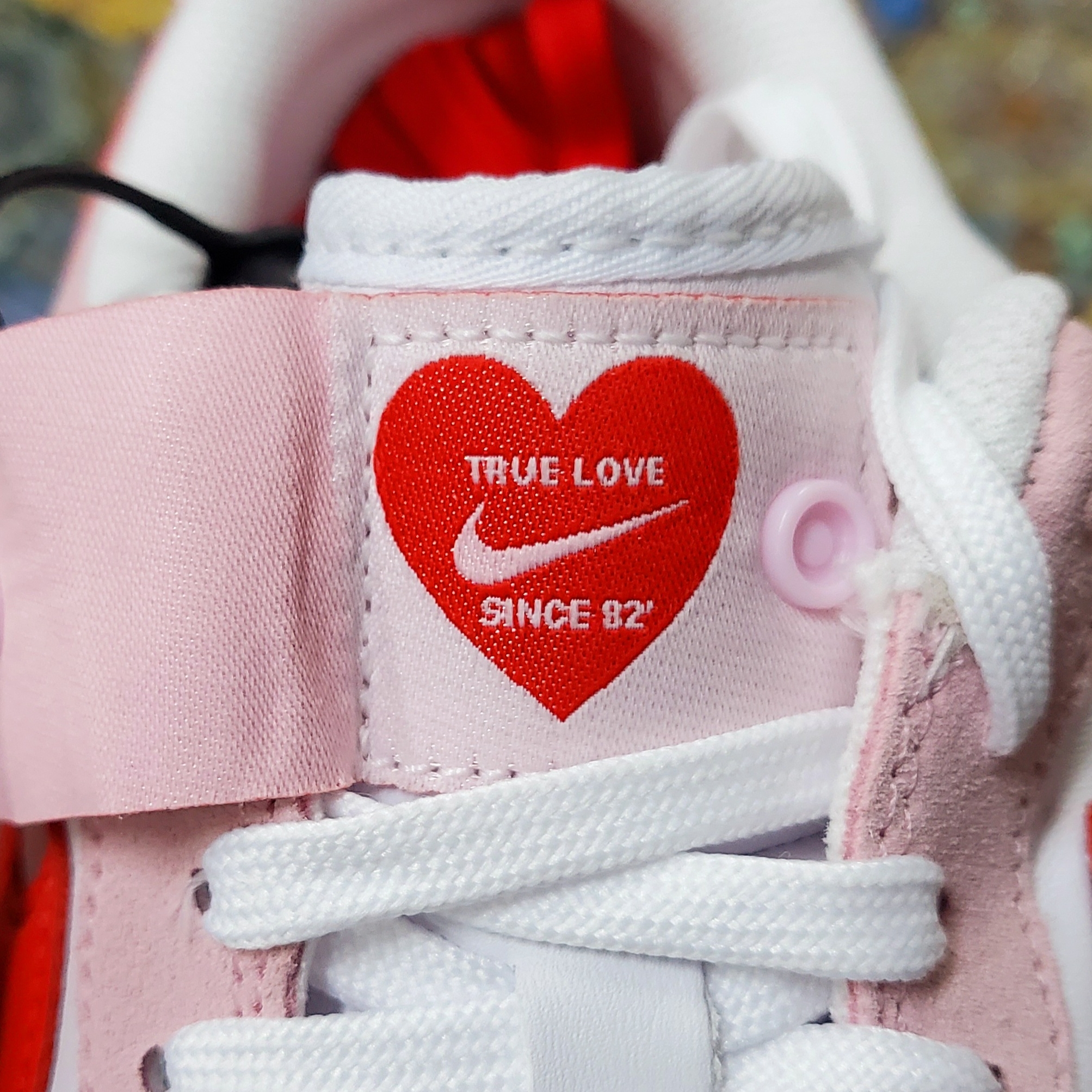 Nike Air Force 1 '07 QS Valentine's Day 착용 스타일 - 2