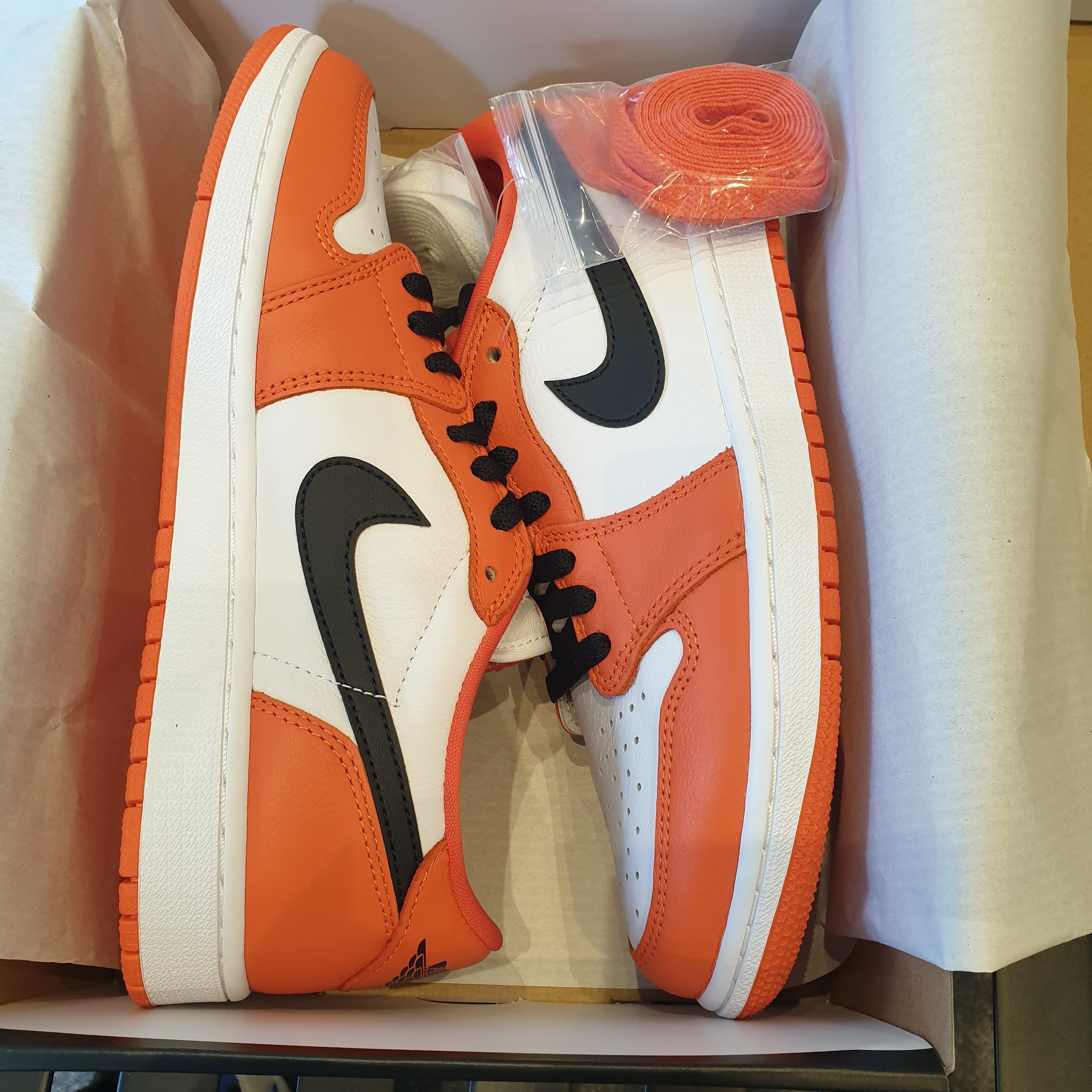 Jordan 1 Low OG Starfish 착용 스타일